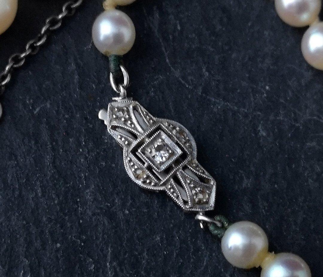 Art Deco Cultured Pearl Necklace, 14 Karat White Gold and Diamond Clasp 2