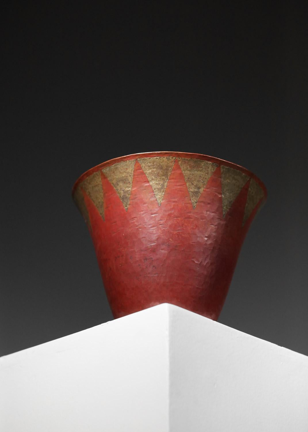 Francese Tazza Art Deco di Claudius Linossier in rame martellato Lione francese Art Deco 1930 in vendita