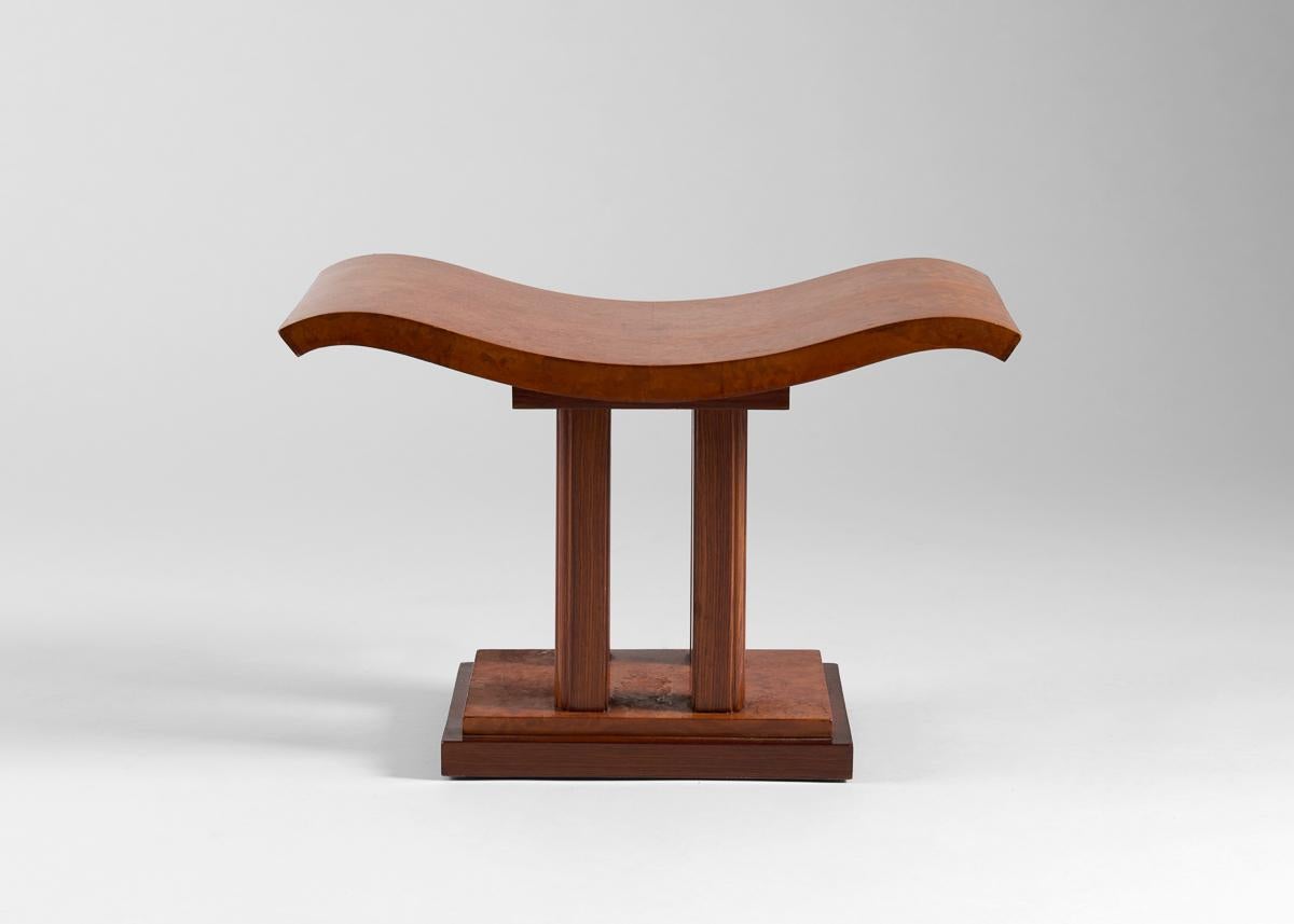 Art déco-Hocker „ Curule“, Frankreich, 20. Jahrhundert (Obstholz) im Angebot