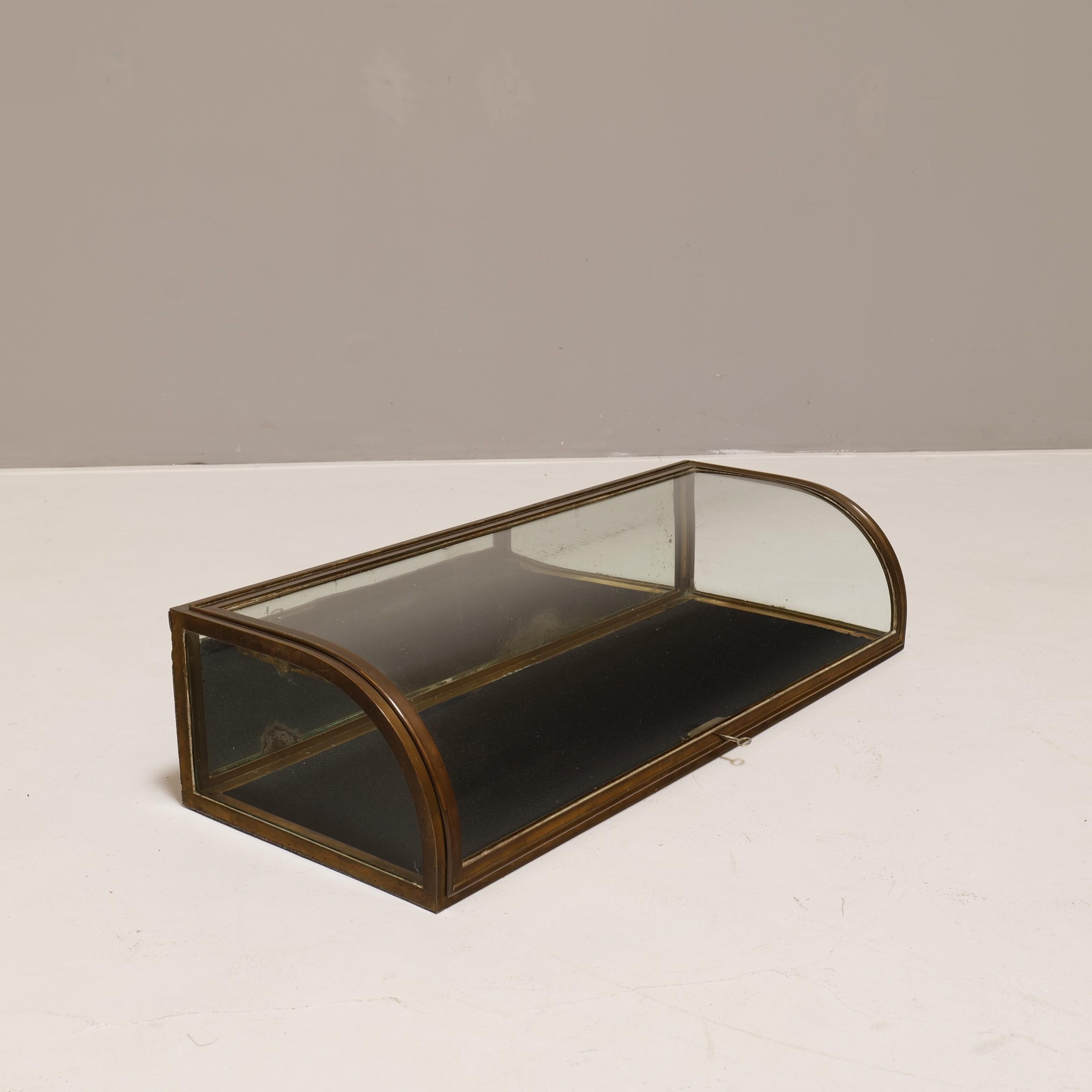Carved Art Deco Curved Glas Jewelry Display Counter by Paris, 1920's For Sale