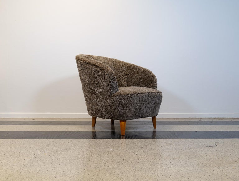 This lounge chair was made in the 1940s Sweden. The curves and structure on this furniture takes you back to the art deco period. The chair has been reupholstered in quality sheepskin that gives those curves even more life. 

Excellent vintage