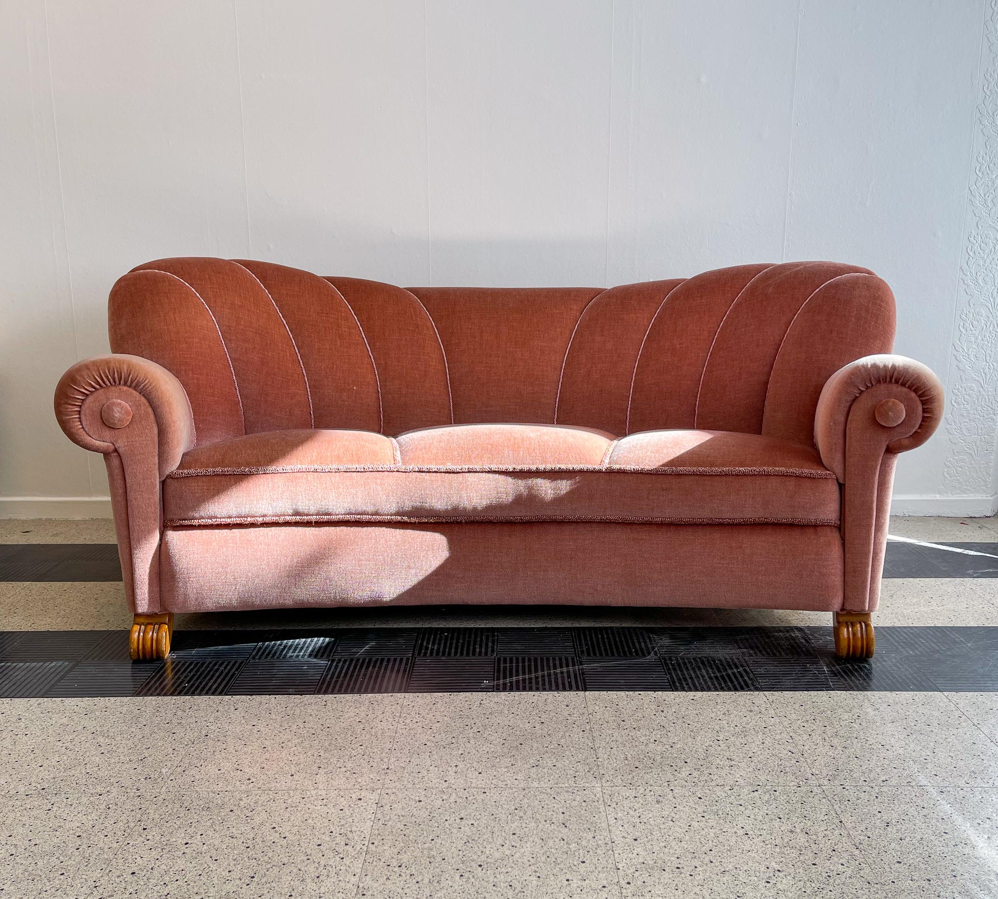 This sofa was made in the 1930s Sweden. The curves and structure on this furniture takes you back to the art deco period. It’s in its original fabric. Nails attached to the sofas back and wooden lacquered legs. 

Nice vintage condition.