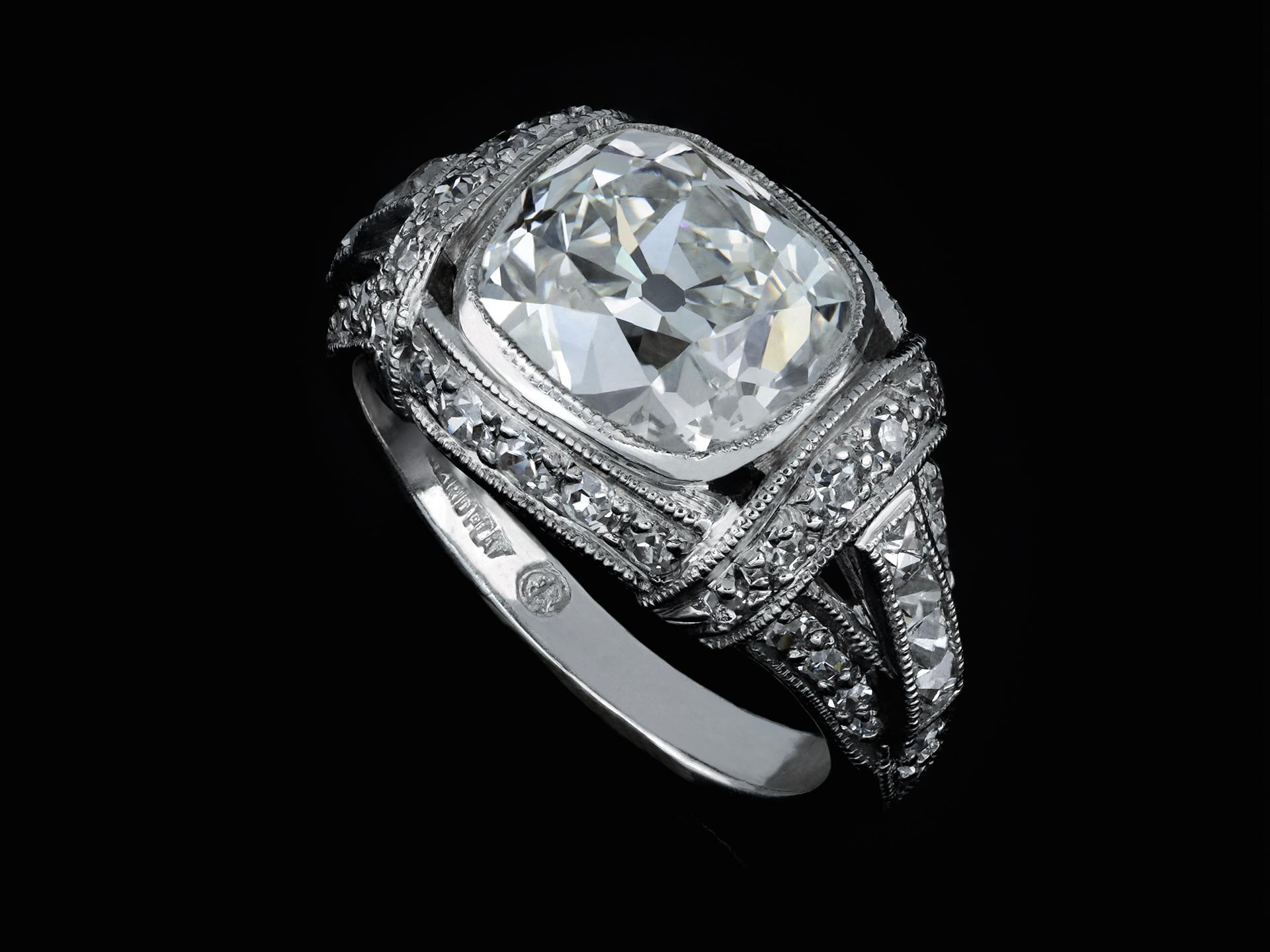Art Deco Cushion Shape Old Mine Diamond Ring, American, circa 1930 In Good Condition For Sale In London, GB