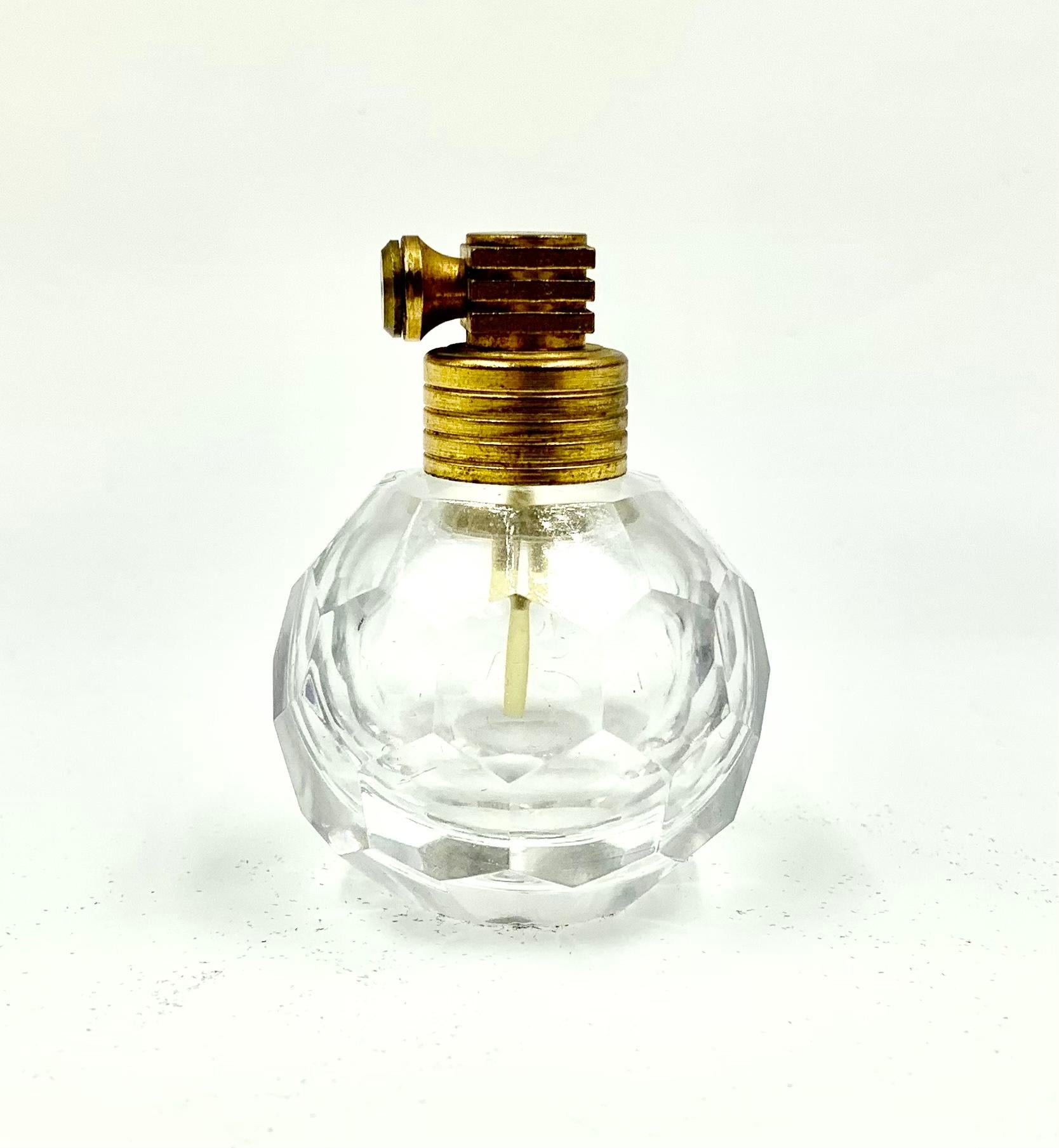 20th Century Art Deco Cut Crystal Honeycomb Pattern Perfume Bottle Atomiser For Sale
