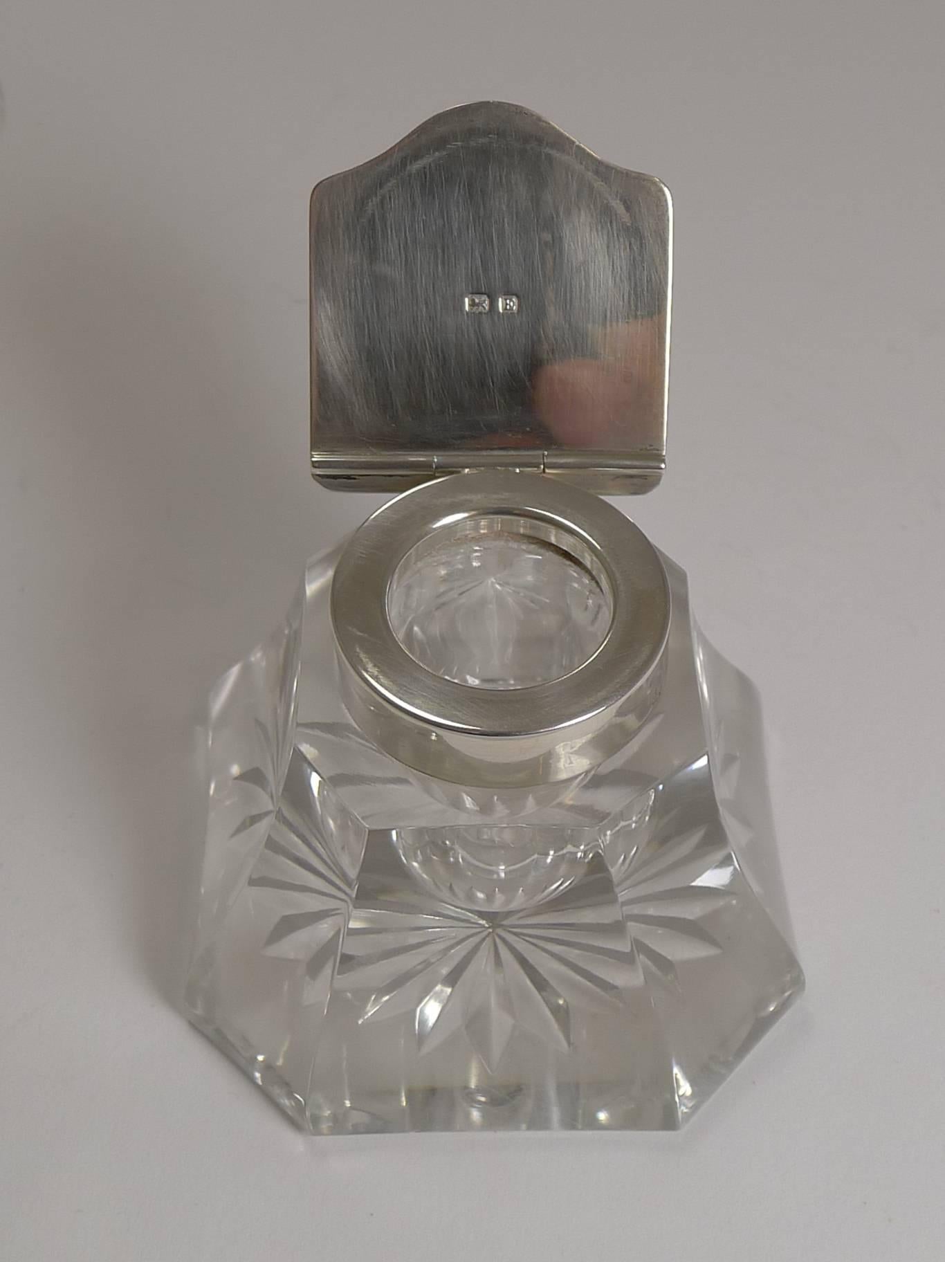 Englisches Sterlingsilber-Tintenfass im Art-Déco-Stil aus geschliffenem Glas (Frühes 20. Jahrhundert) im Angebot