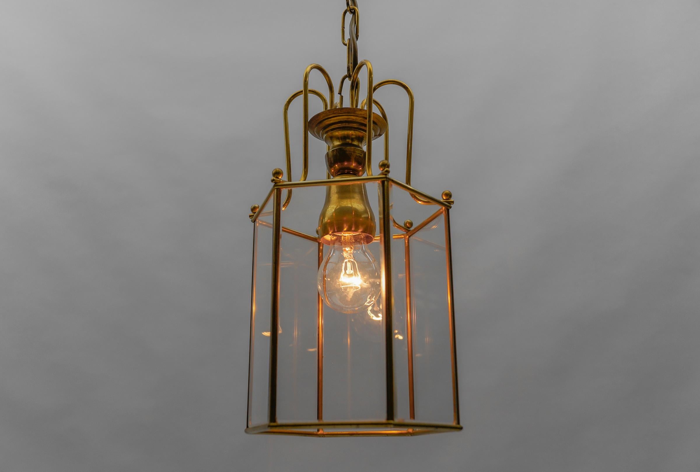 Art Deco Cut Glass Pendant Lamp in Brass, 1940s / 1950s In Good Condition For Sale In Nürnberg, Bayern