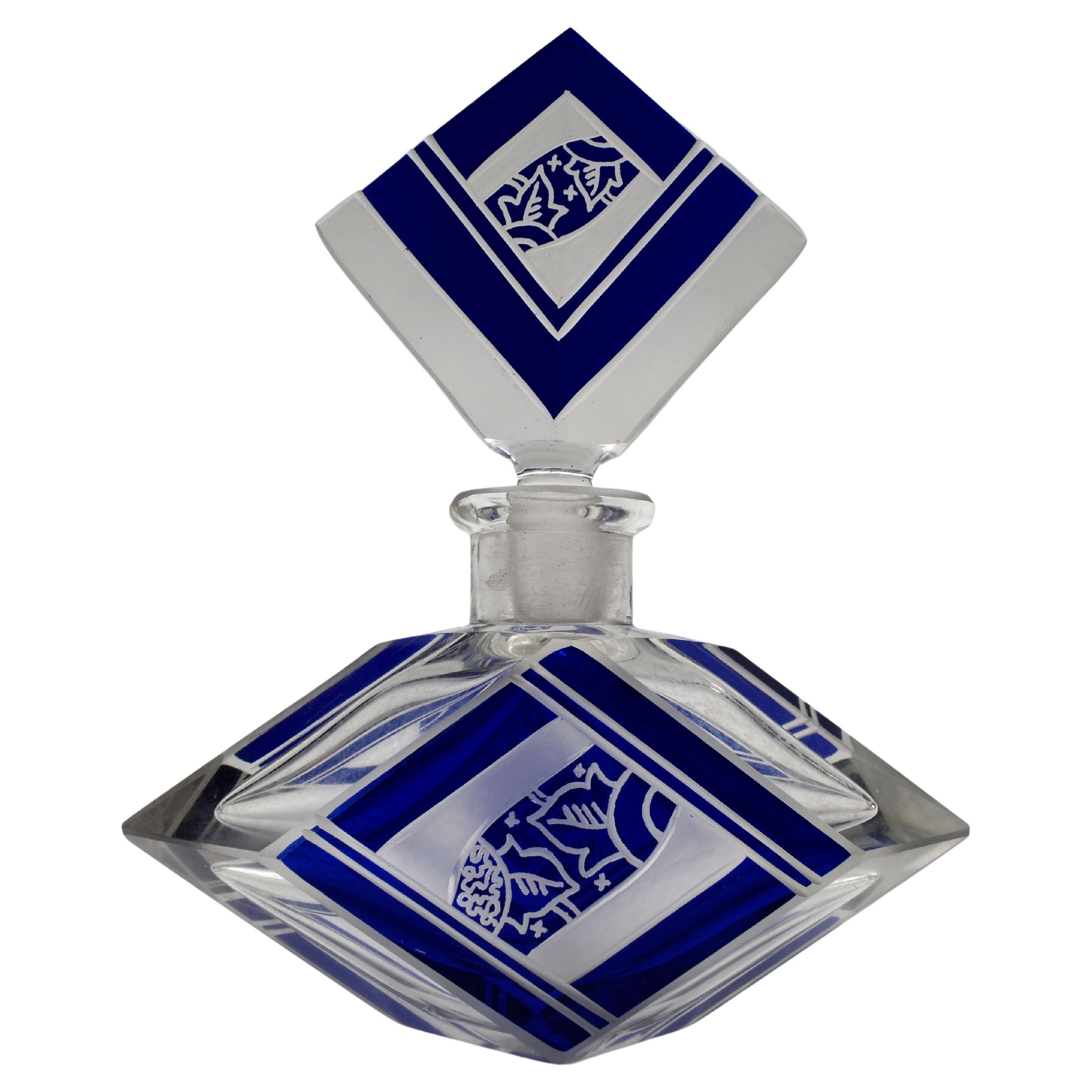 Flacon de parfum en verre taillé Art Déco de Karl Palda, C1930