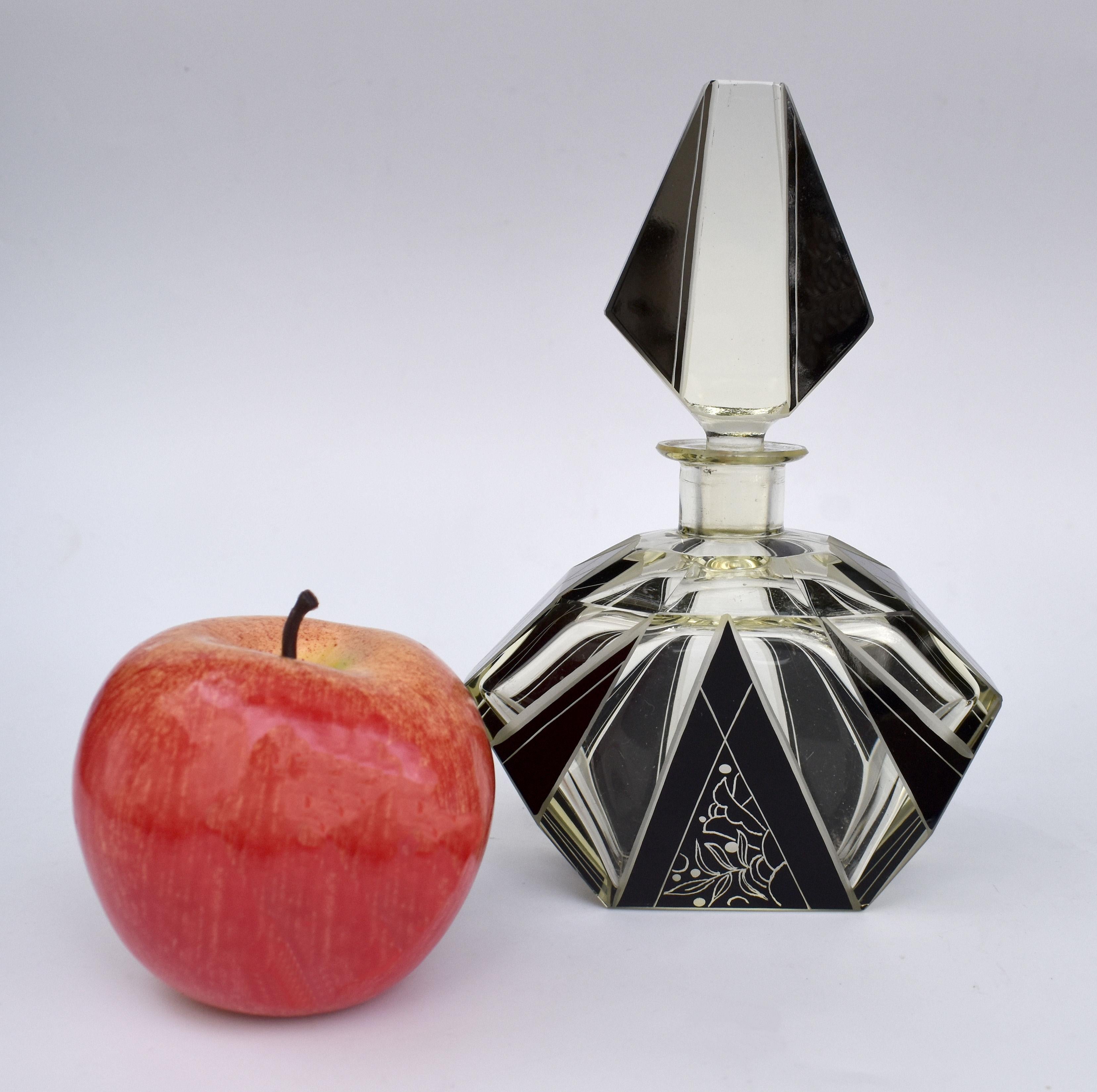 A truly beautiful Art Deco lemon glass scent bottle with a very attractive and iconic shape and patterning with geometric black enamel decoration to both the body of the bottle and stopper. Manufactured in Czech republic in the 1930s this stunning