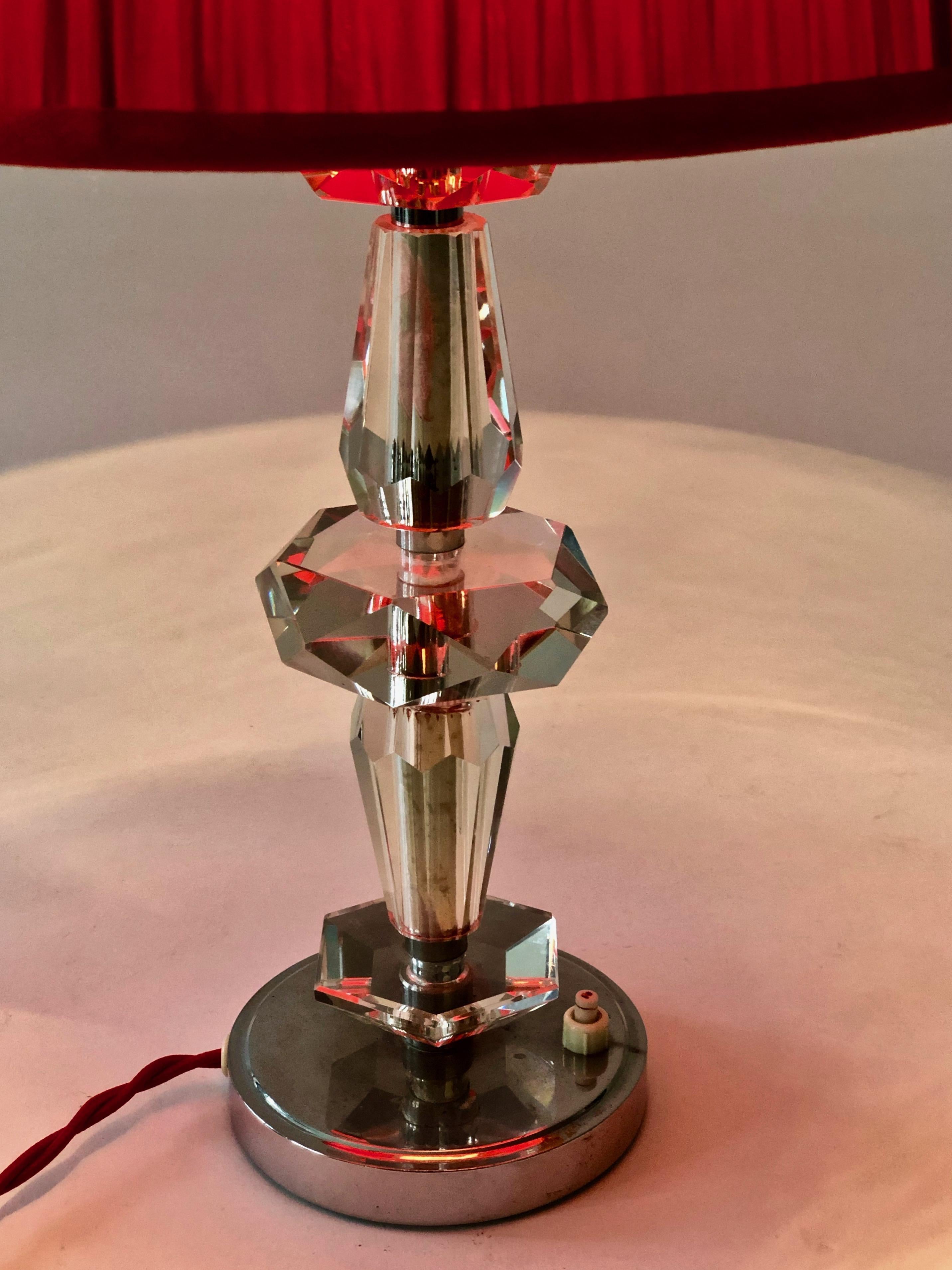 Art-déco-Tischlampe aus geschliffenem Glas aus Frankreich im Angebot 4