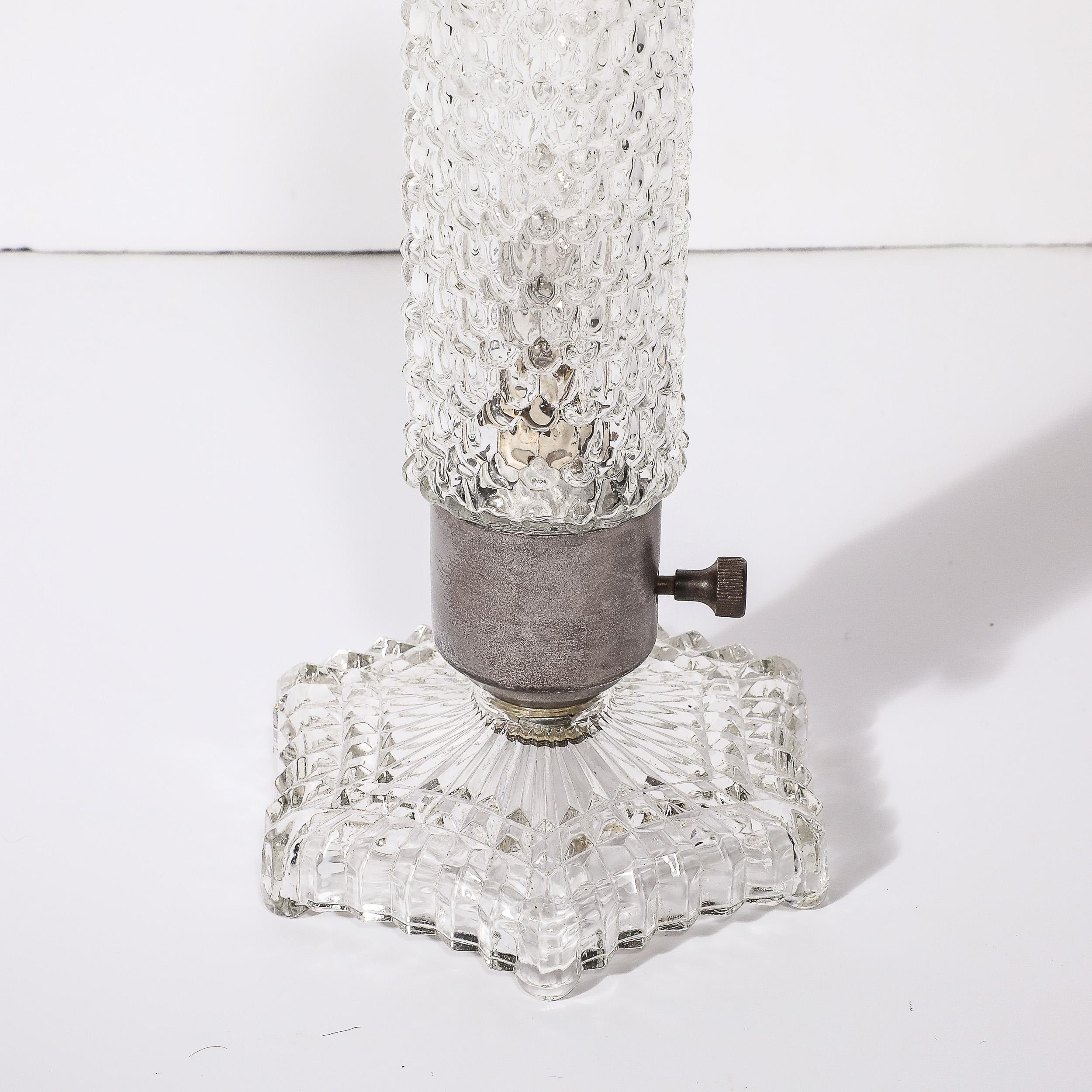 Vetro tagliato Art Deco  Lampada a giorno con dettagli geometrici e scanalati su base esagonale In condizioni ottime in vendita a New York, NY