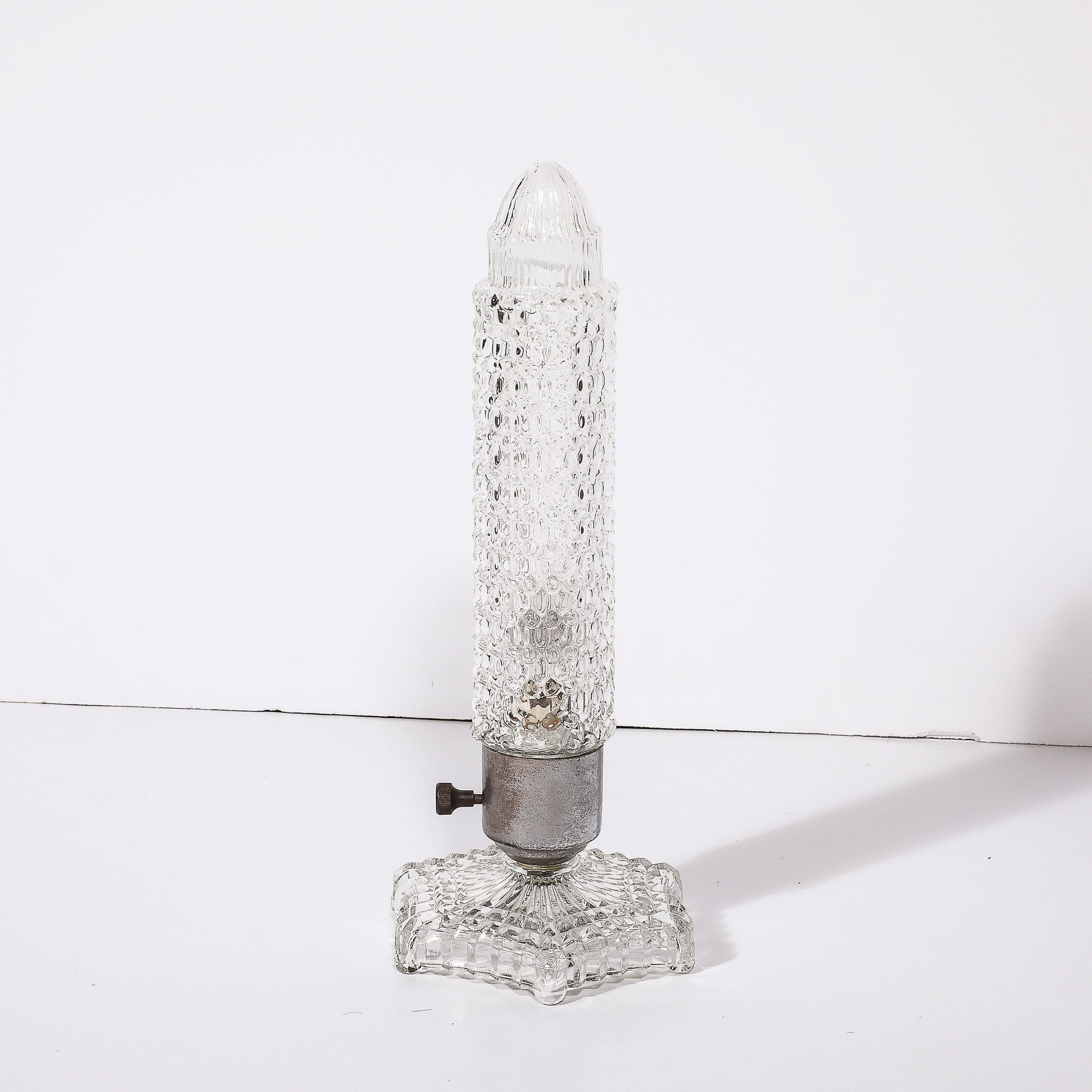 Vetro intagliato Vetro tagliato Art Deco  Lampada a giorno con dettagli geometrici e scanalati su base esagonale in vendita