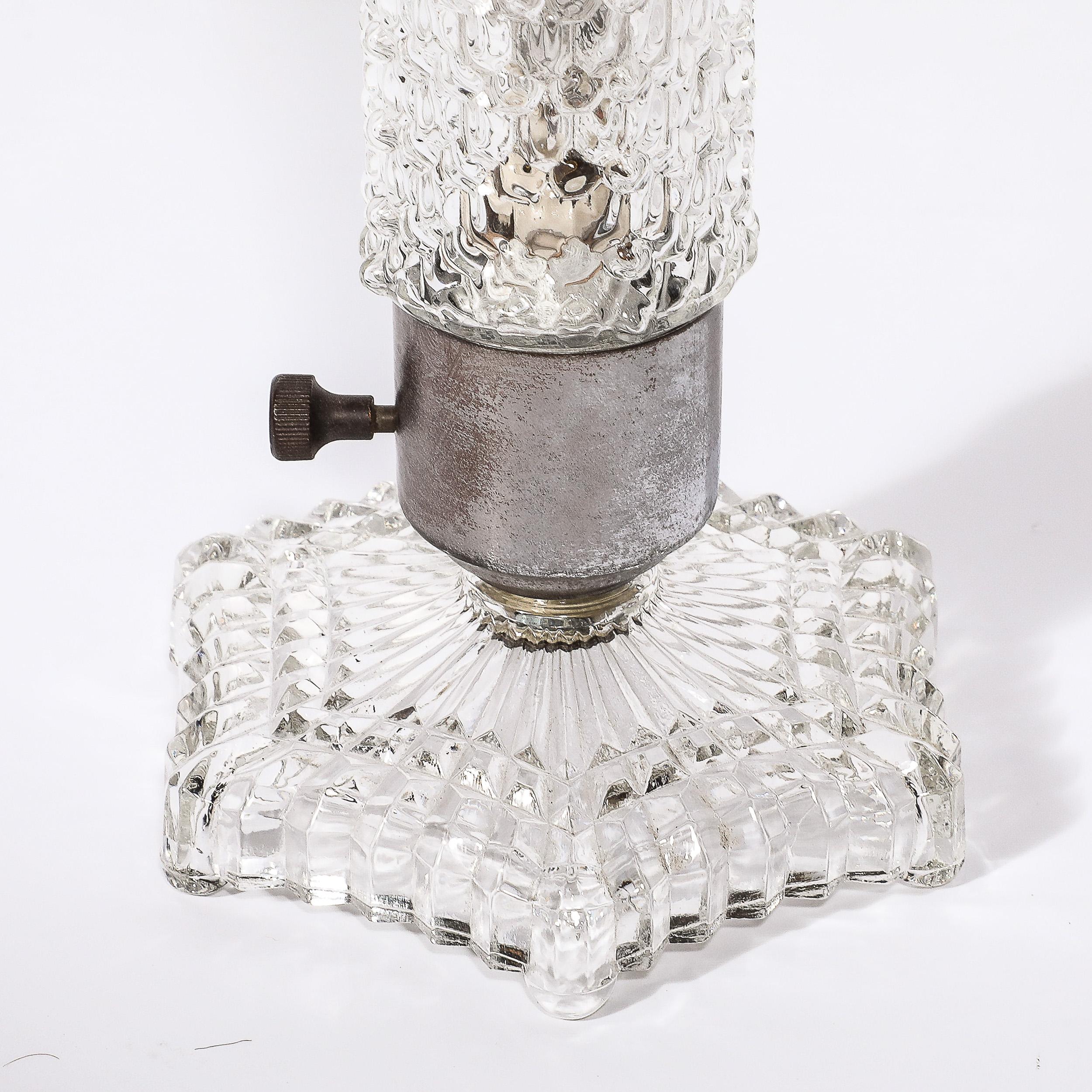 Vetro tagliato Art Deco  Lampada a giorno con dettagli geometrici e scanalati su base esagonale in vendita 1