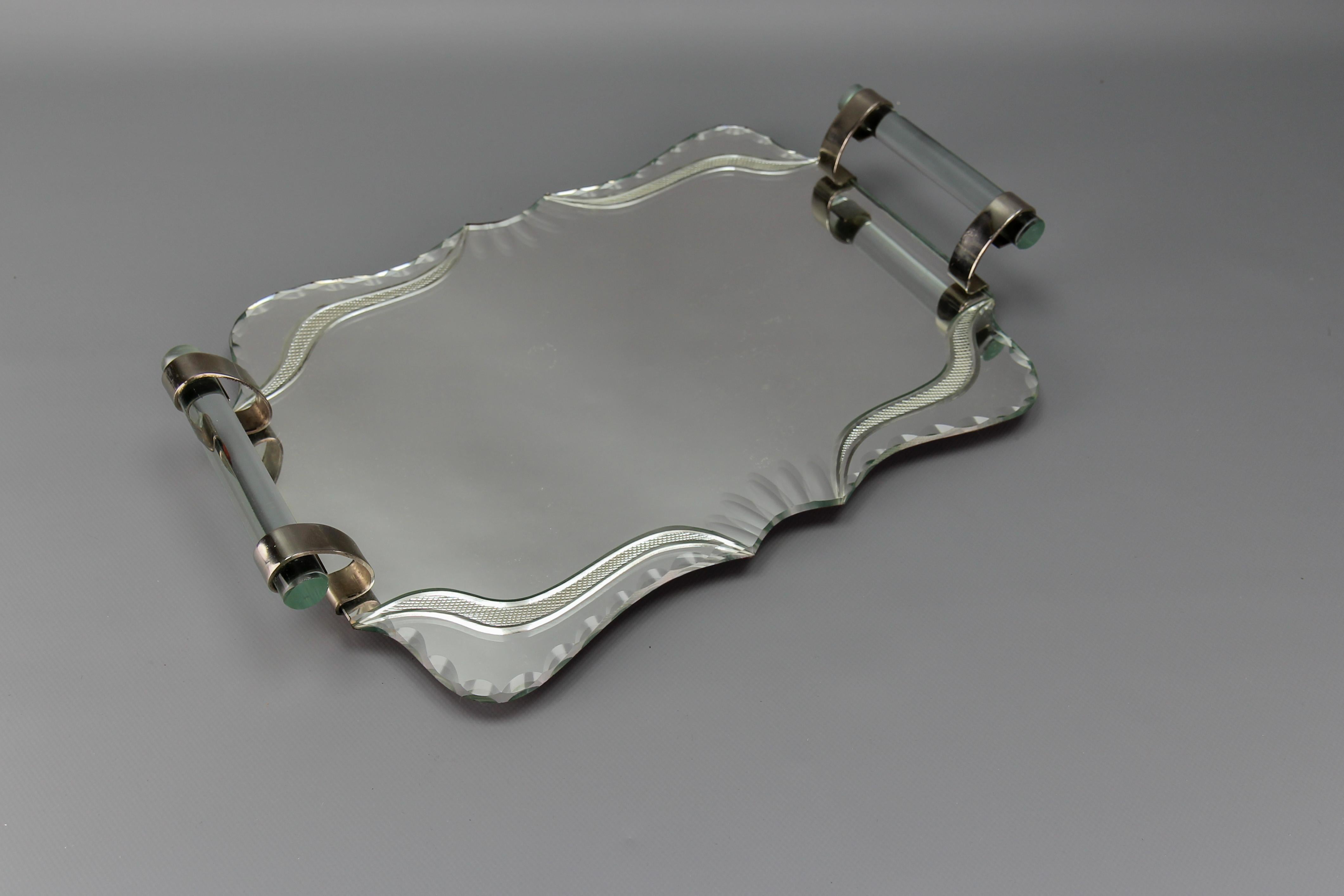 Bandeja para servir Art Deco de espejo tallado, cristal y cromo, Francia, años 30 en venta 3