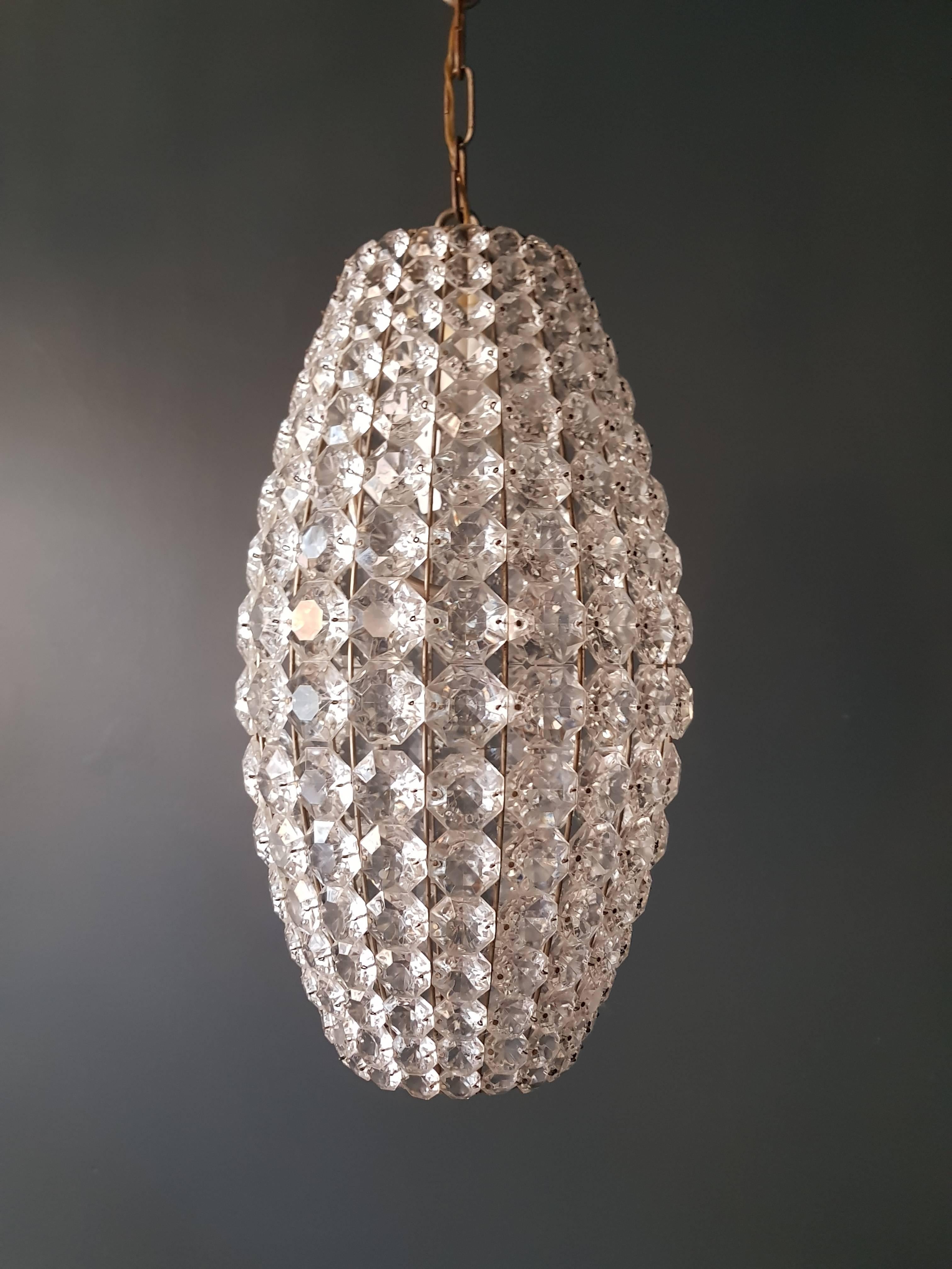 Small fine rare chandelier

Art Deco Cylinder Crystal Chandelier Old Ceiling Special Lustre Rare

Measures: Total height 90cm, height without chain 40cm, diameter 22cm weight (approximately): 4kg

Number of lights: one sockets: E27 Material: