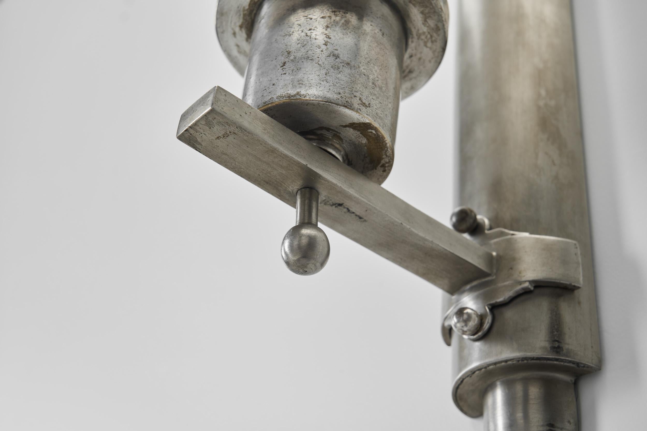 Lampada da parete cilindrica Art Déco, Europa anni '30 in vendita 11