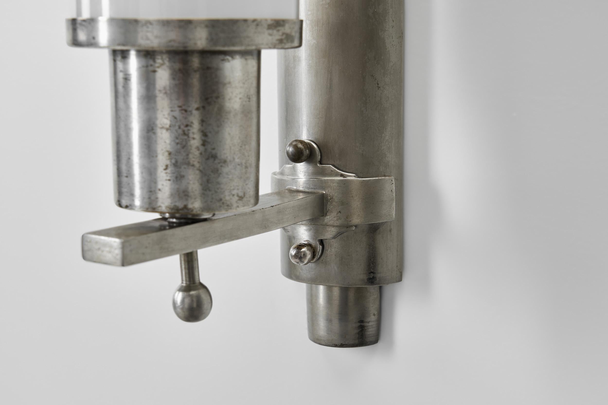 Lampada da parete cilindrica Art Déco, Europa anni '30 in vendita 13