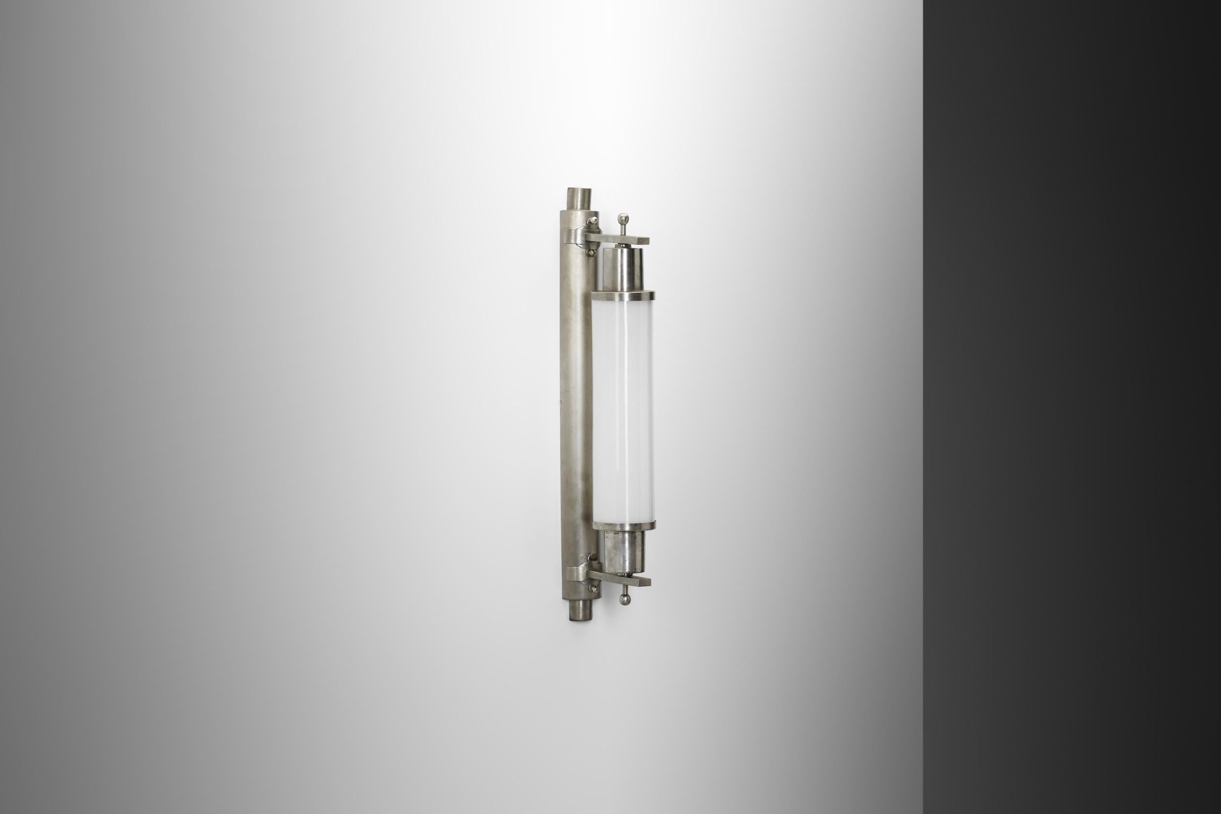 Lampada da parete cilindrica Art Déco, Europa anni '30 In condizioni buone in vendita a Utrecht, NL