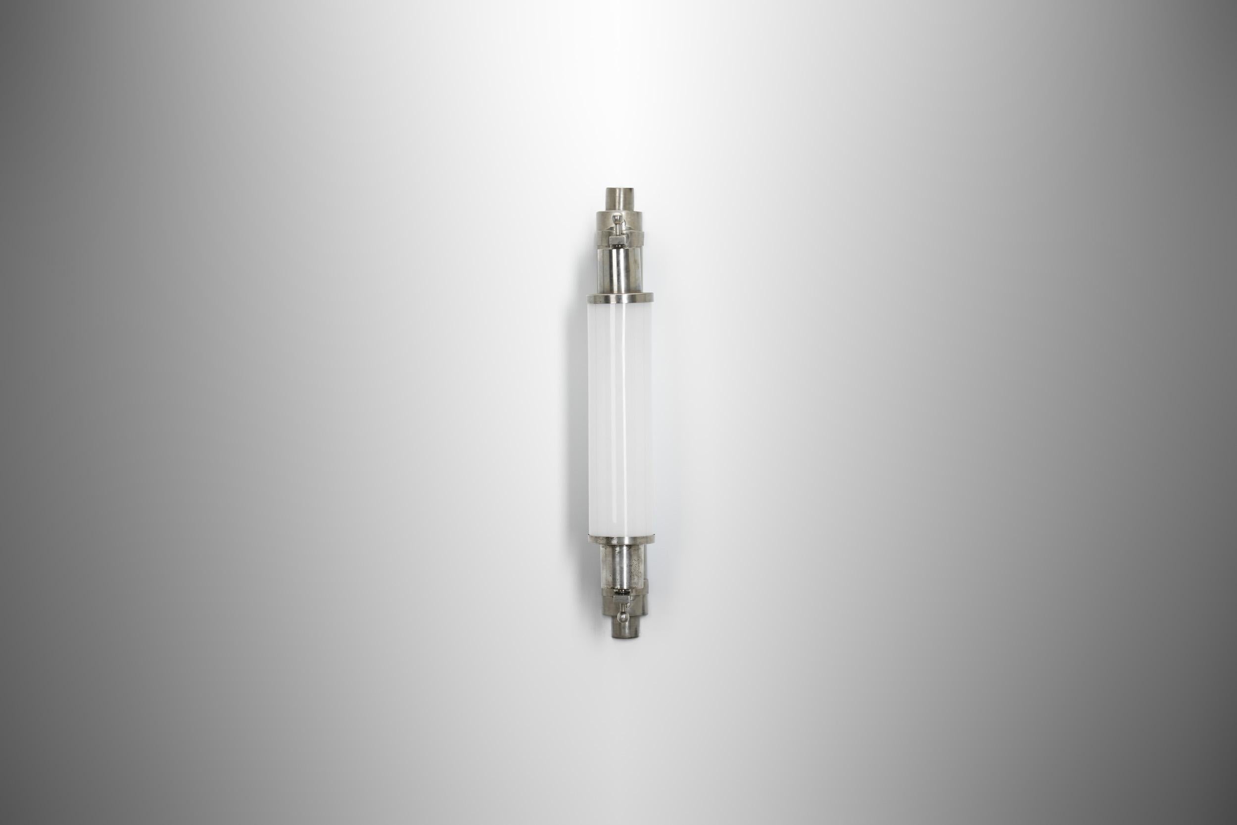 Lampada da parete cilindrica Art Déco, Europa anni '30 in vendita 2