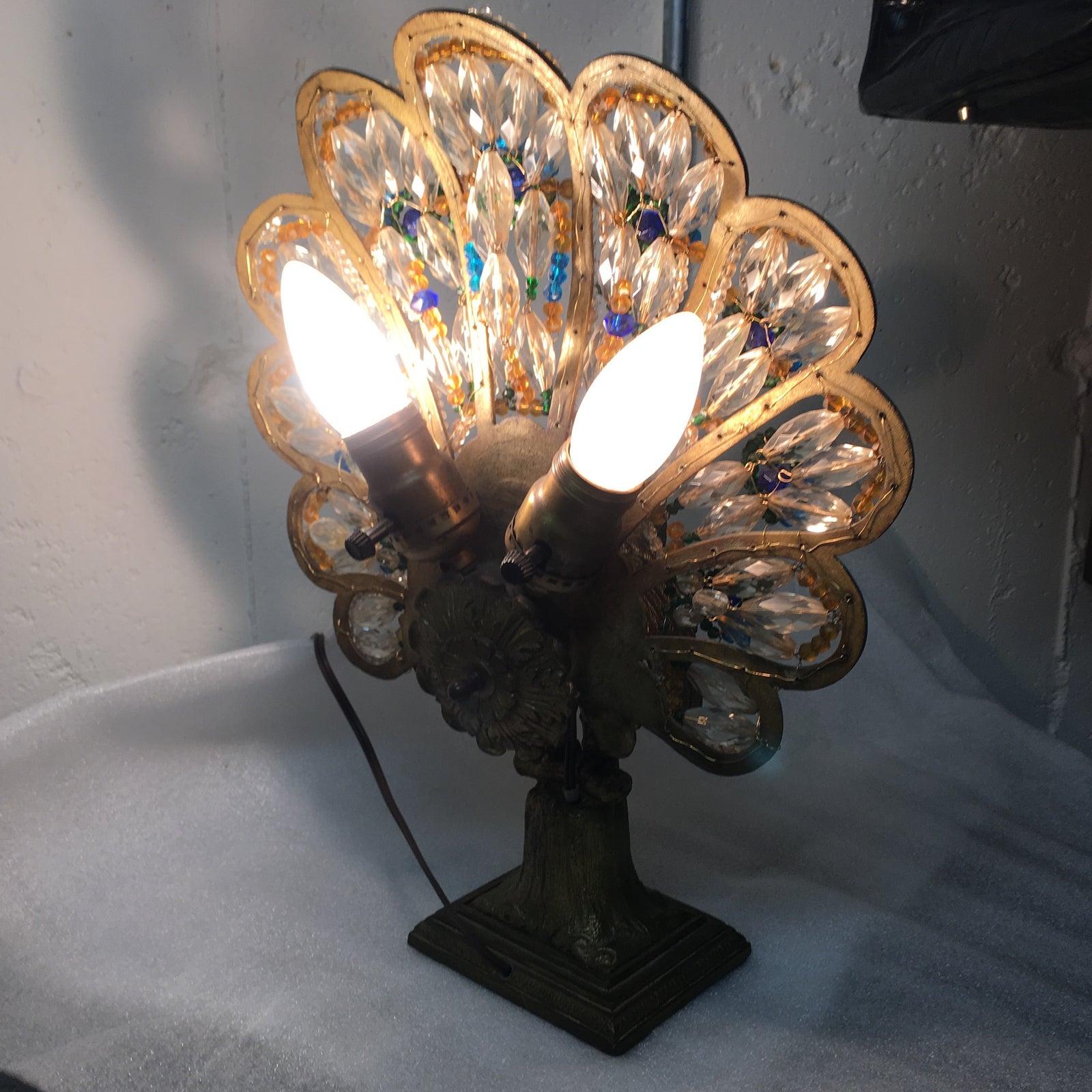 Tschechische Art déco-Tischlampe mit Pfauen aus Bronze und Kristallperlen im Angebot 7