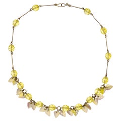 Collier Art déco tchèque en verre citrine avec feuilles de verre blanc, citrine et lilas