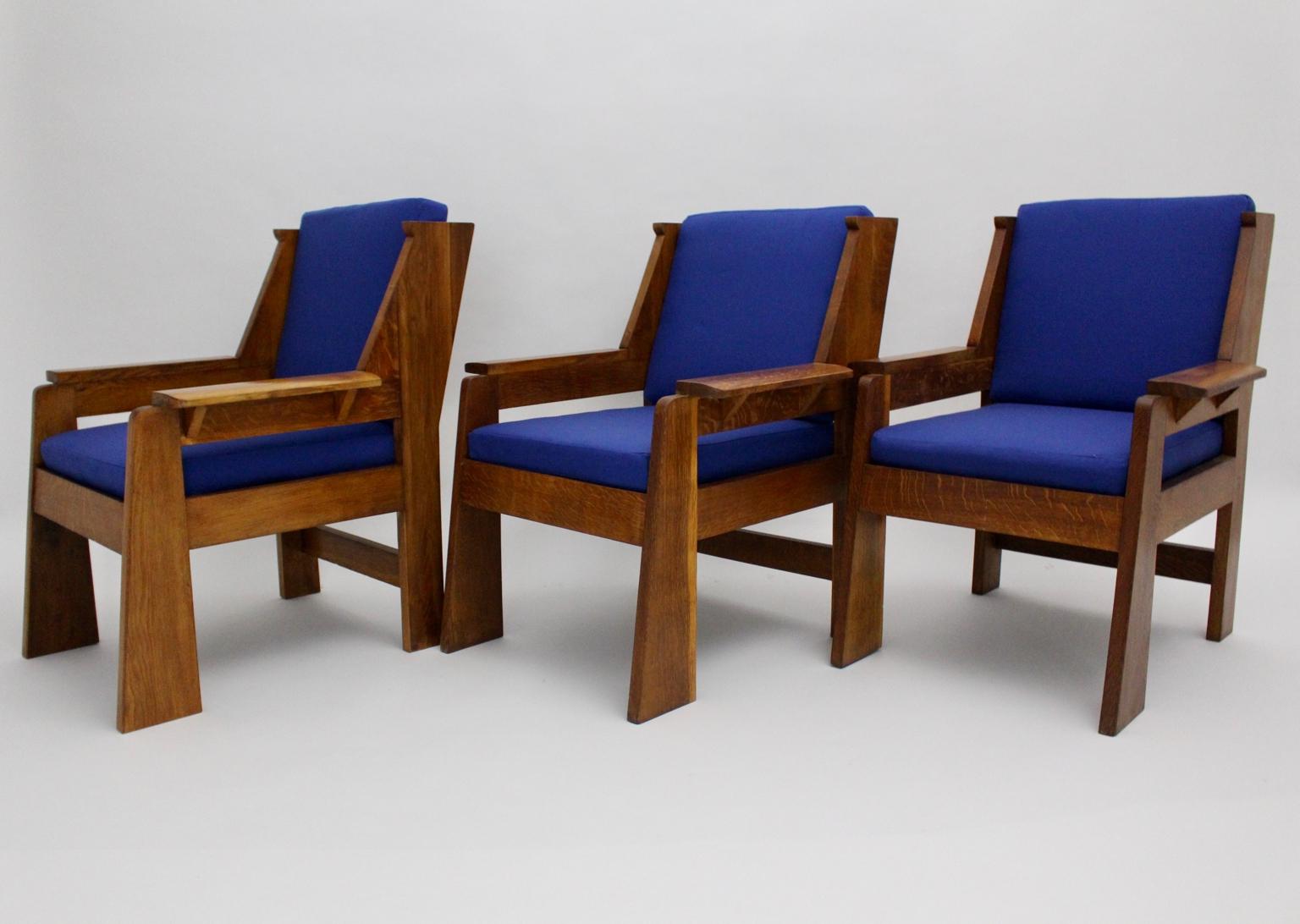 Art Deco Tschechischer Kubismus Eichenholz Blauer Stoff Vintage Sessel Loungesessel 1920er Jahre (Art déco) im Angebot