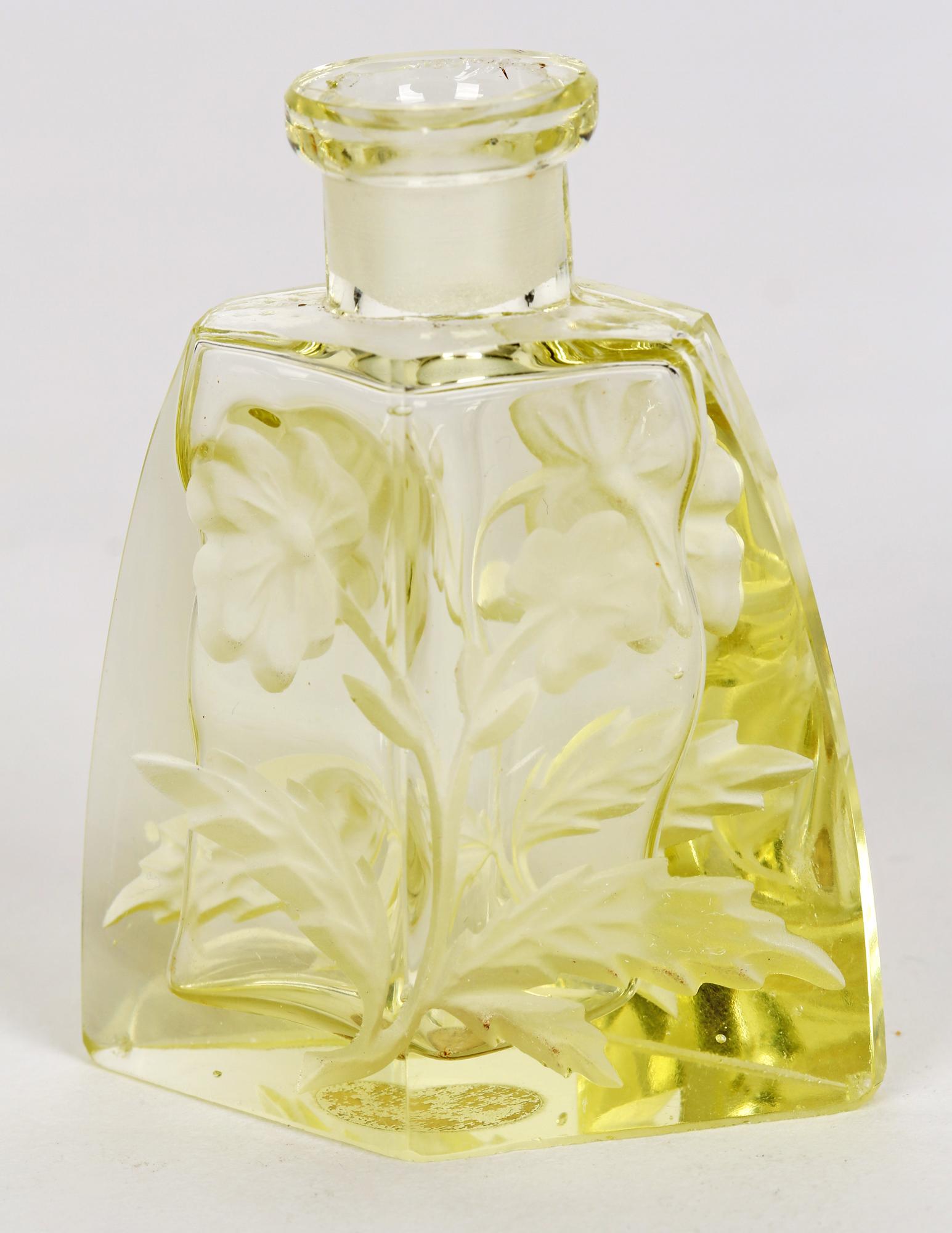 Art Deco Czechoslovakian yellow glass scent bottle with arrow shaped stopper and deeply engraved with floral designs dating from around 1930. This stylish bottle has cut sides and edges and cut stopper the body with engraved and acid etched