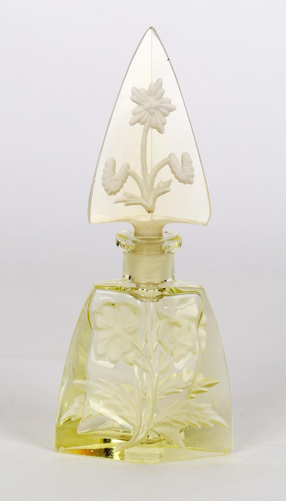 Art Deco Czech Engraved Floral Yellow Glass Scent Bottle and Stopper In Good Condition For Sale In Bishop's Stortford, Hertfordshire