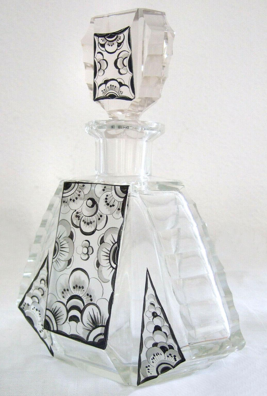 Tchèque Ensemble de carafes à décanter en cristal géométrique Art Déco tchèque de Karel Palda, vers 1930 en vente