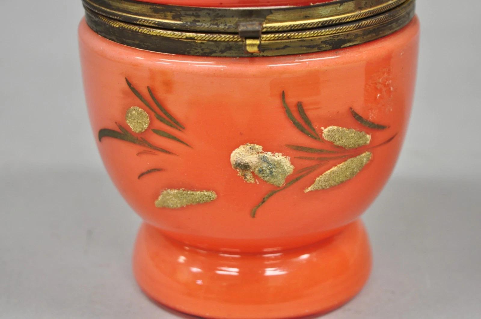 Art Déco Verre Tchèque Oeuf Orange Coralene Liquor Tantalus Cordial Set à charnière Bon état - En vente à Philadelphia, PA