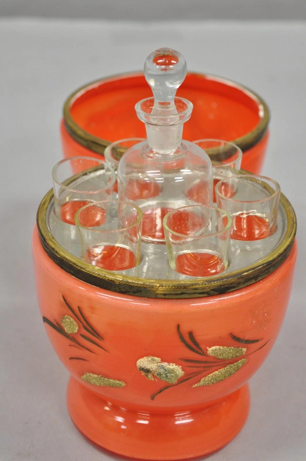 20ième siècle Art Déco Verre Tchèque Oeuf Orange Coralene Liquor Tantalus Cordial Set à charnière en vente
