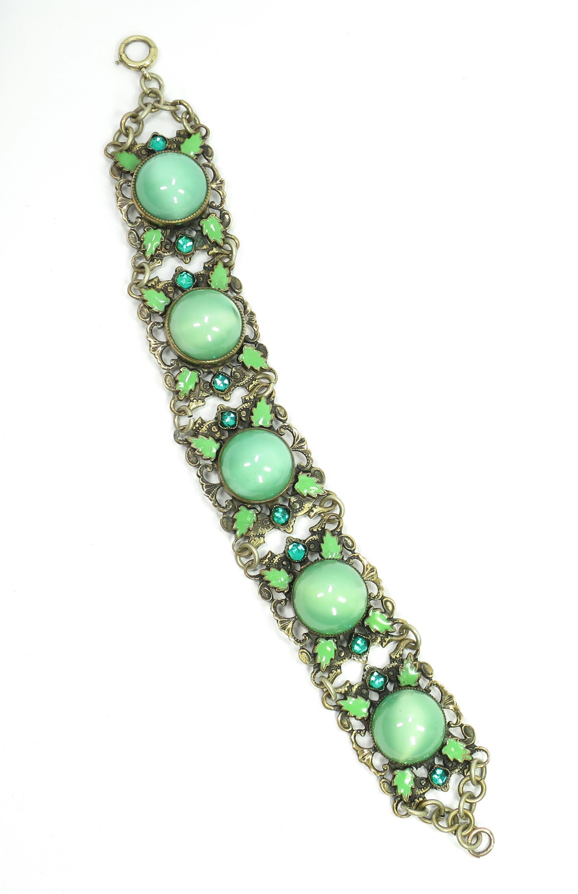 Women's Art Deco Czech Link Bracelet, Green Cats-Eye Chalcedony Glass, 1920s For Sale