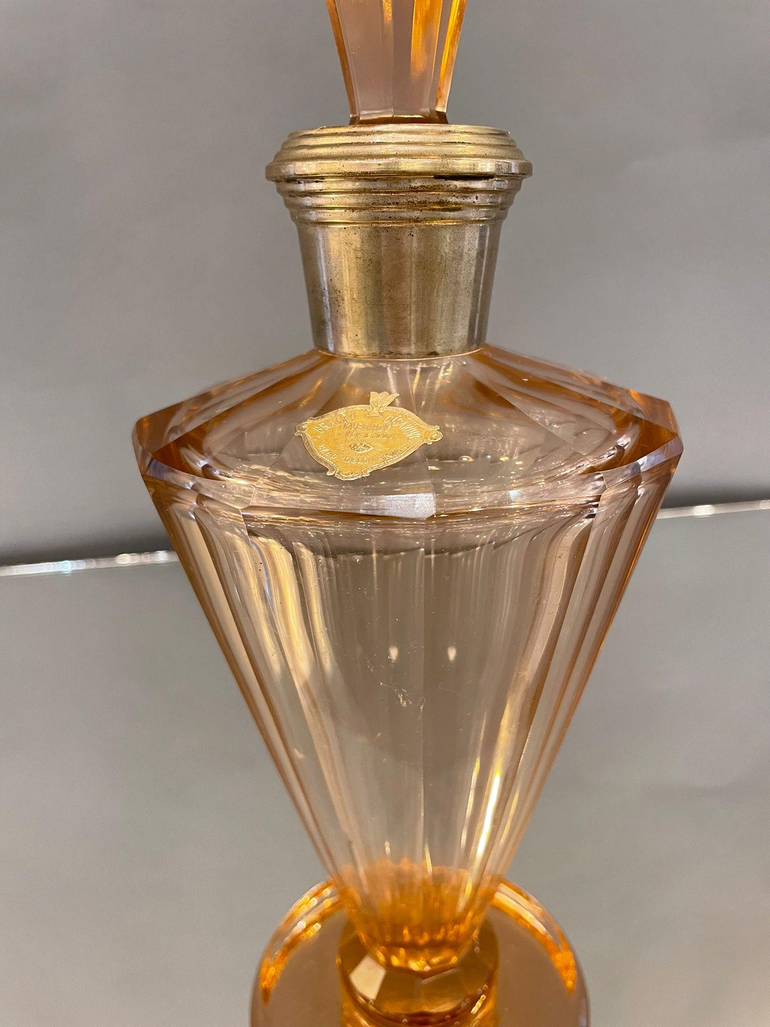 Art déco Carafe/ flacon de parfum Art Déco tchèque d'origine, en cristal de liqueur en vente