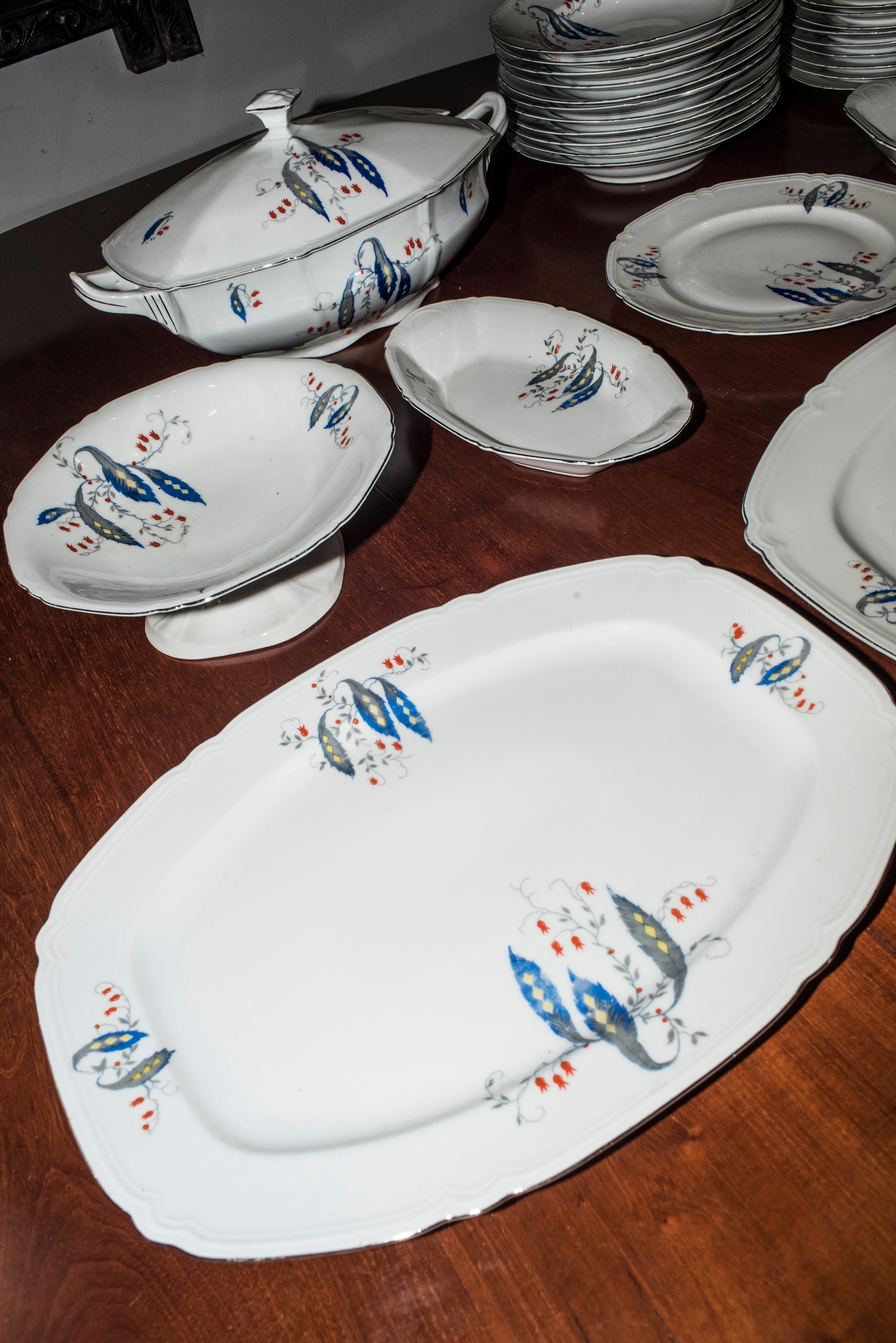 Hand-Crafted Art Deco Czechaslovakia Blueredjaune Porcelain 52 Pieces Tableware, 1930
