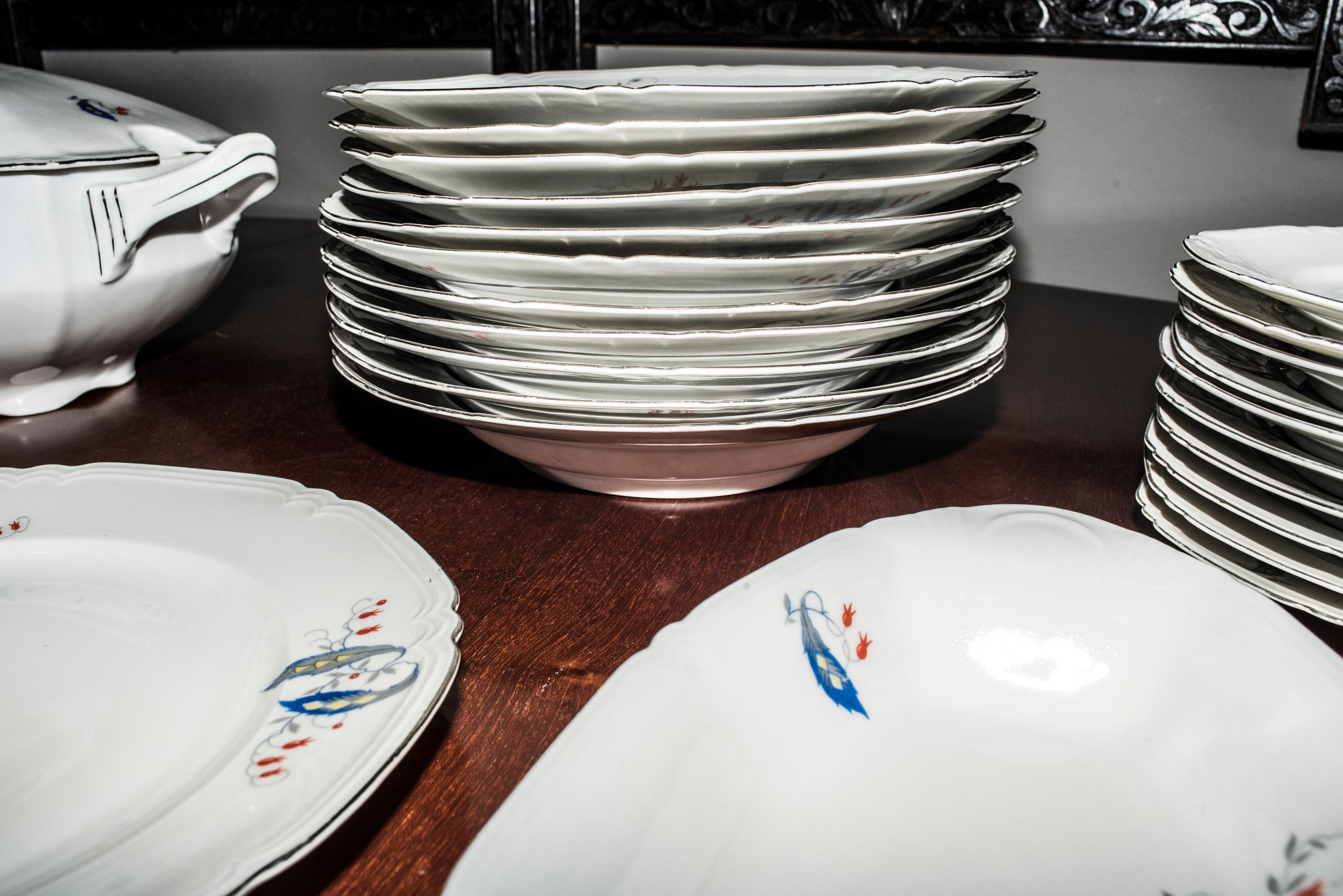 Art Deco Czechaslovakia Blueredjaune Porcelain 52 Pieces Tableware, 1930 In Good Condition In Valladolid, ES