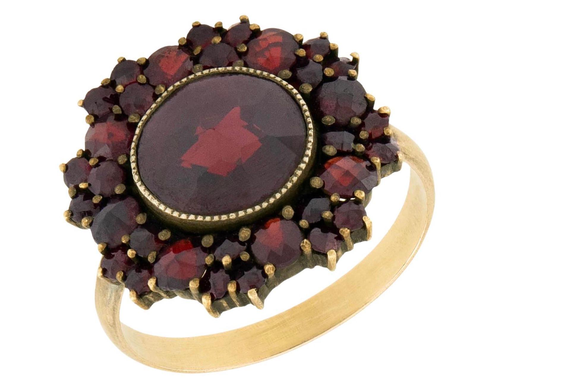 Tschechoslowakischer 14k Granat-Cluster-Ring im Art déco-Stil im Angebot 1