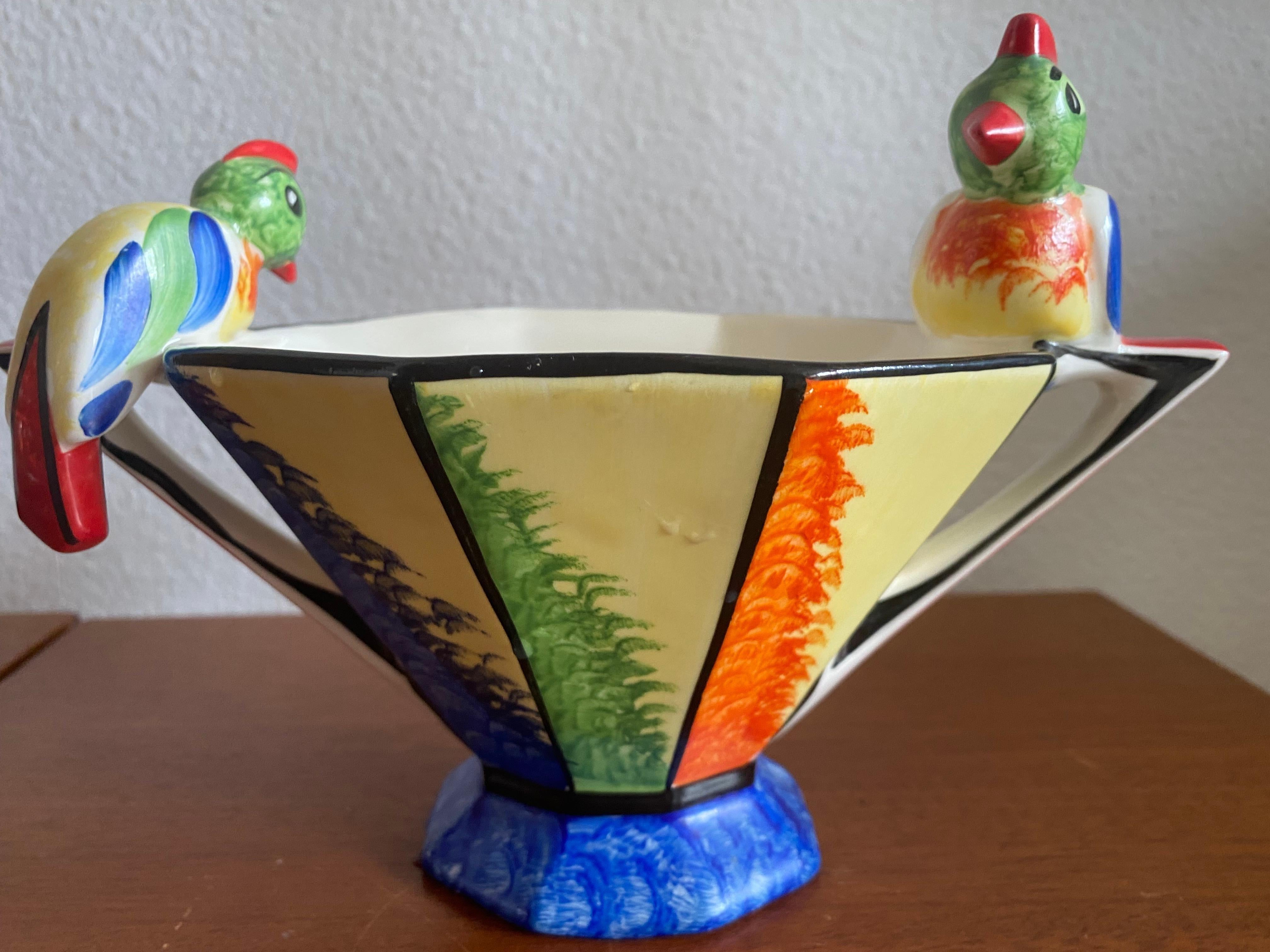 In a very good condition a beautiful Art Deco bowl, glazed in vibrant glazed colors. Hand painted by Ditmar Urbach. Origin: Czechoslovakia.
Unique piece and undamaged.