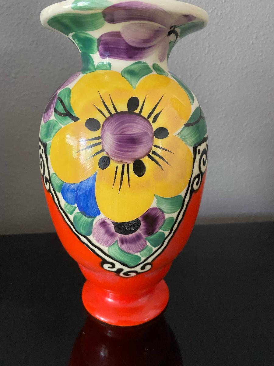 In a very good condition a beautiful Art Deco vase, glazed in vibrant glazed colors. Hand painted by Ditmar Urbach. Origin: Czechoslovakia.