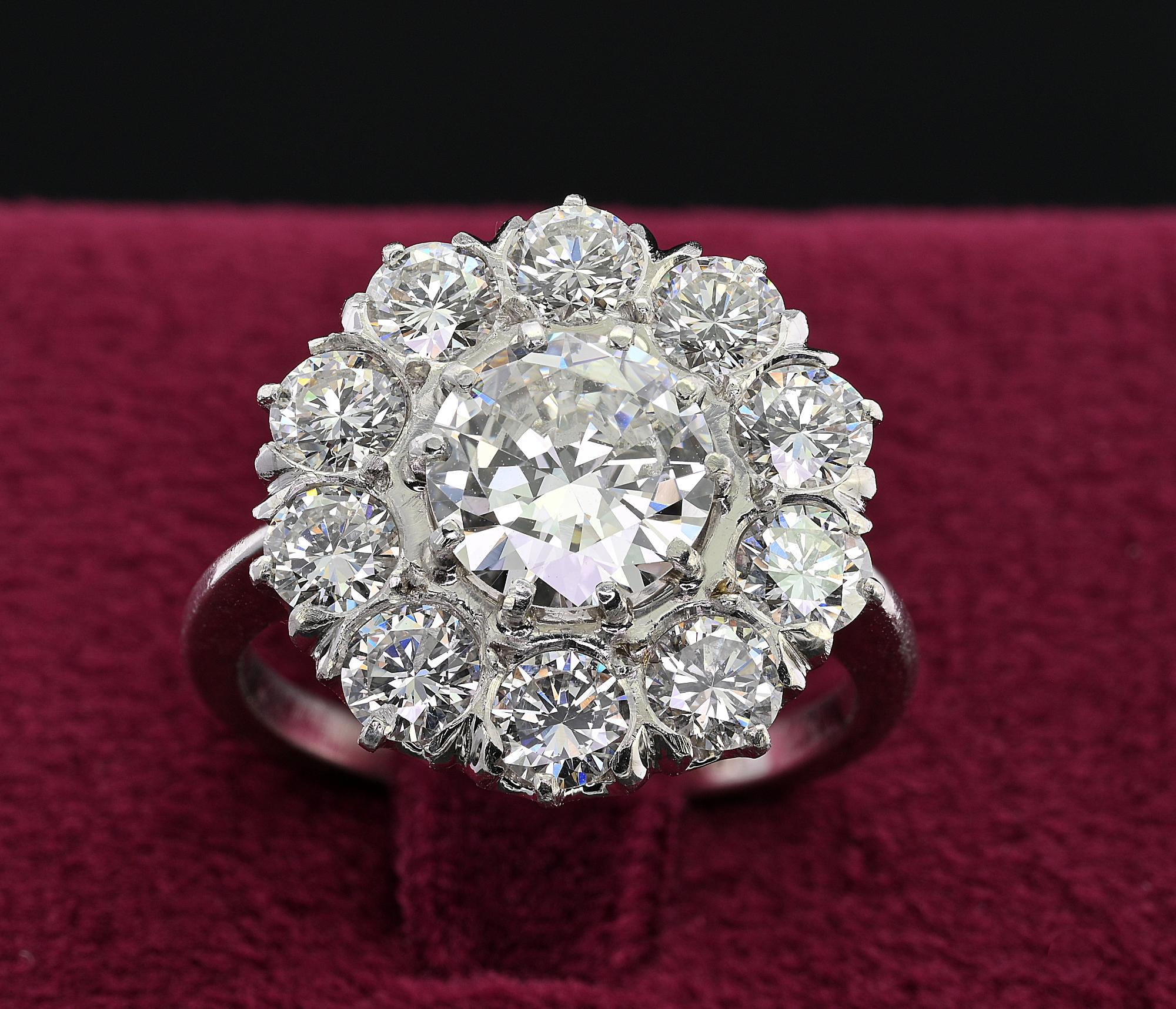Taglio brillante D.D Art. Anello a grappolo con diamanti certificati D VS2 in platino in vendita