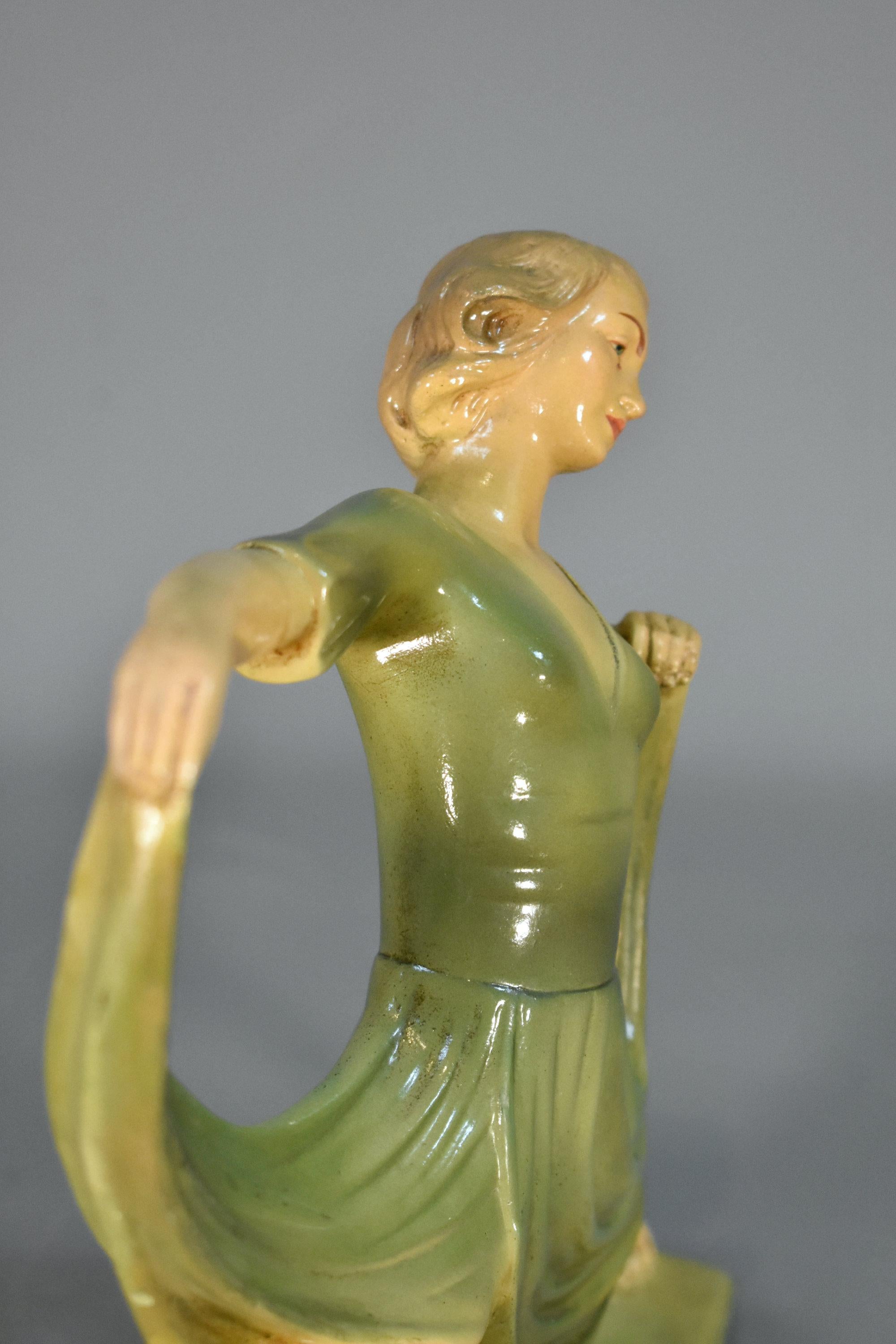 Figurilla Art Decó Bailarina en escayola de Jean Carli en venta 4