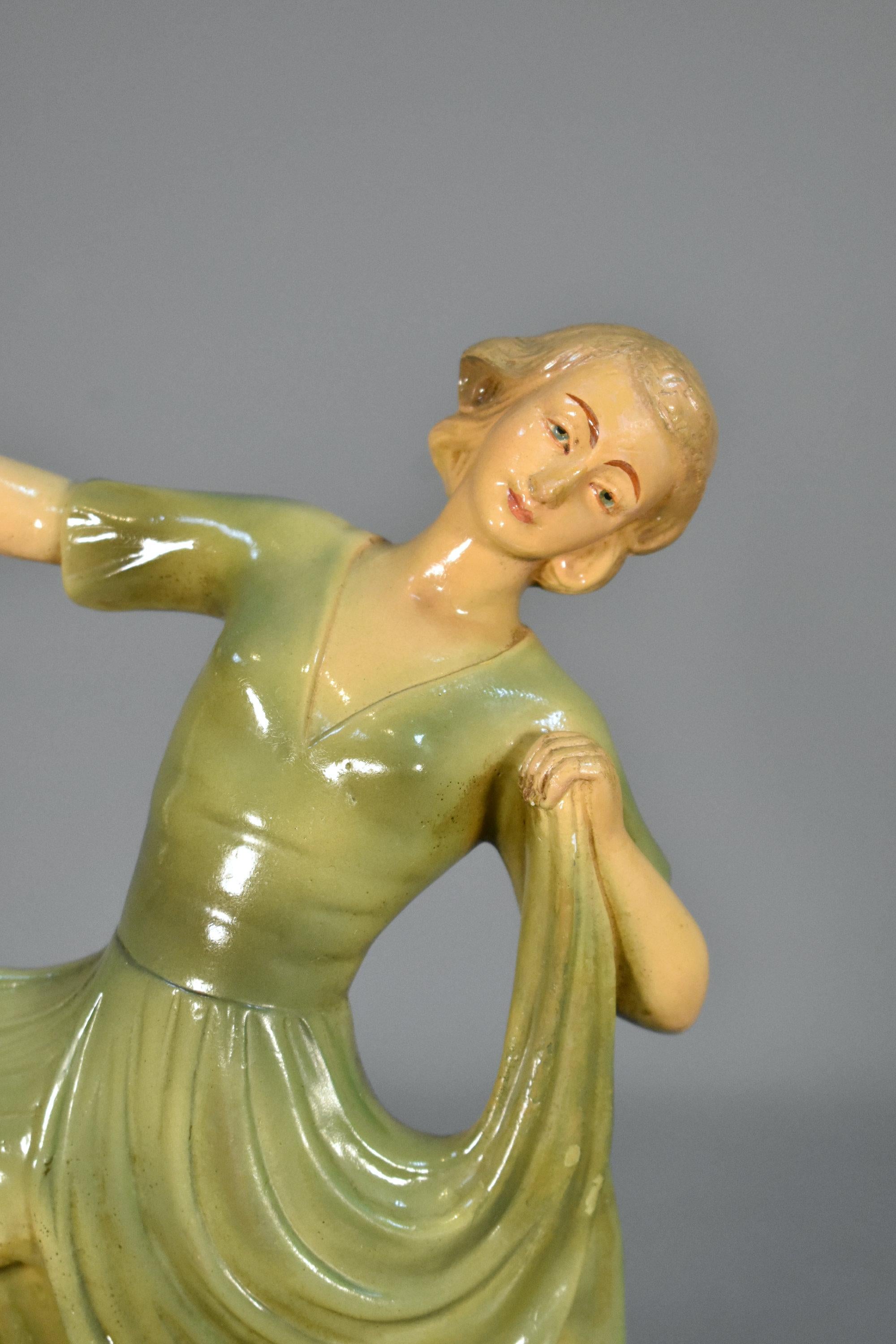 Figurilla Art Decó Bailarina en escayola de Jean Carli en venta 5
