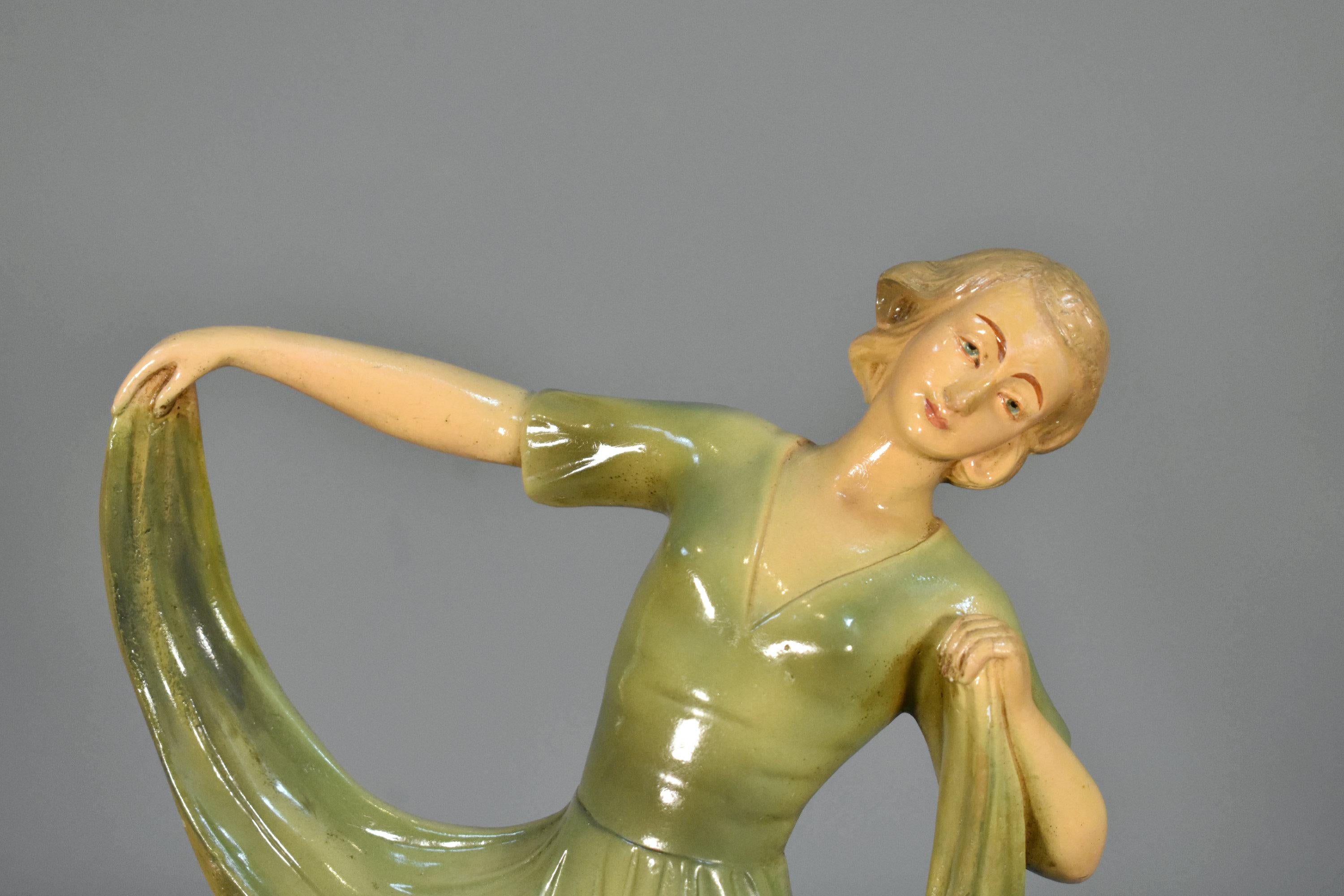 Figurilla Art Decó Bailarina en escayola de Jean Carli en venta 6