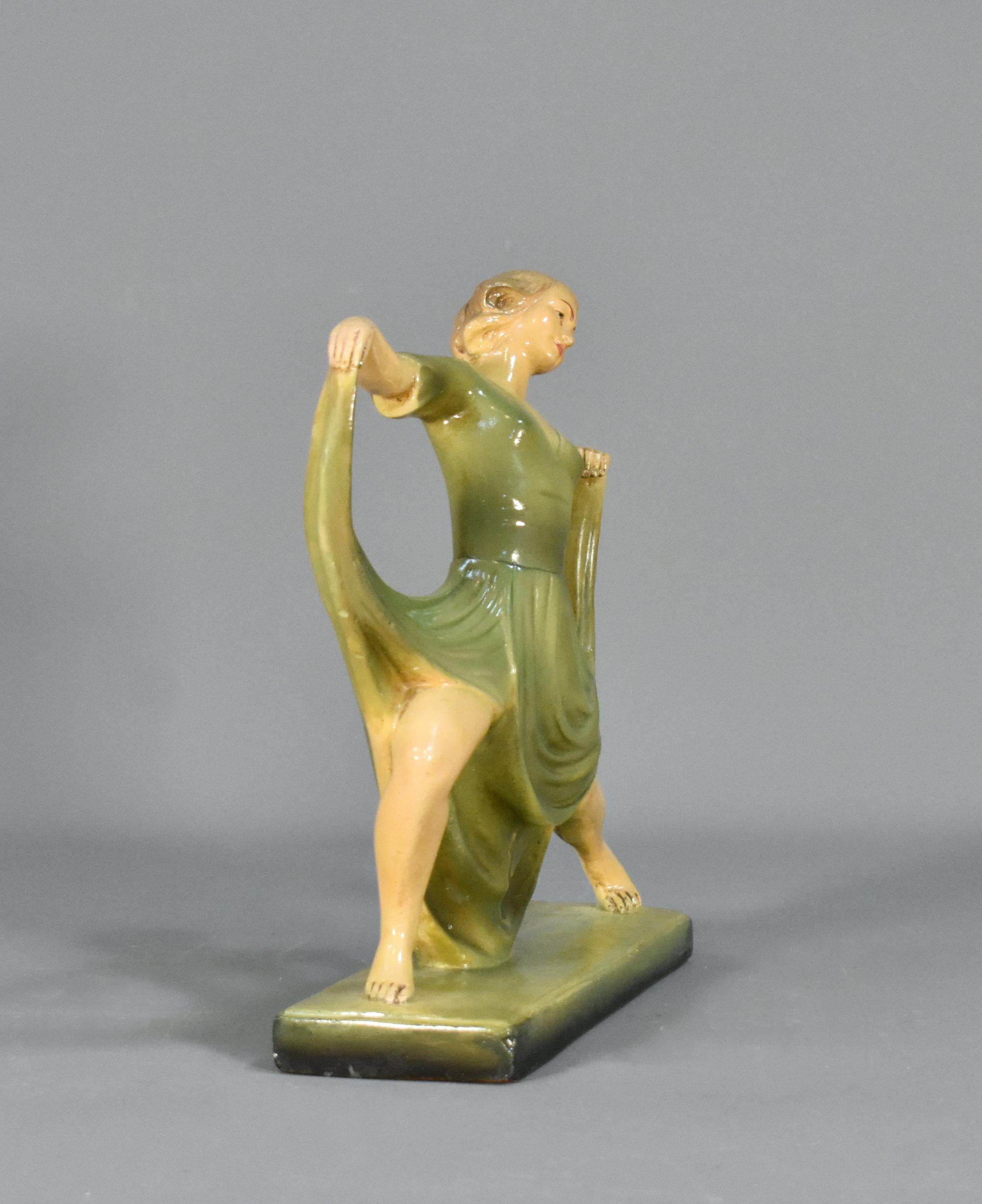 Figurilla Art Decó Bailarina en escayola de Jean Carli en venta 2