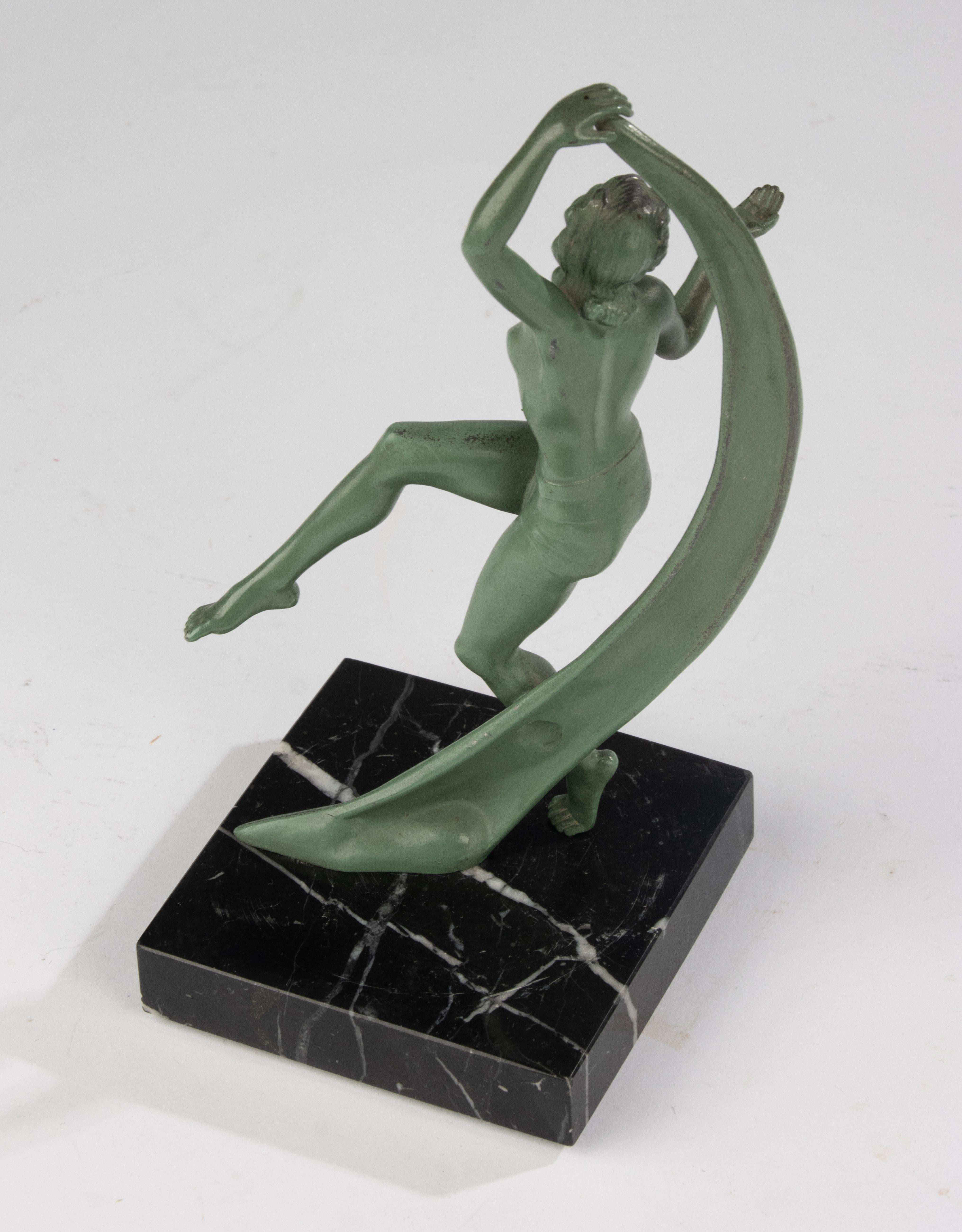 Scultura di ballerina in stile Art Déco - Francia - Spelta patinata verde su base di marmo in vendita 6