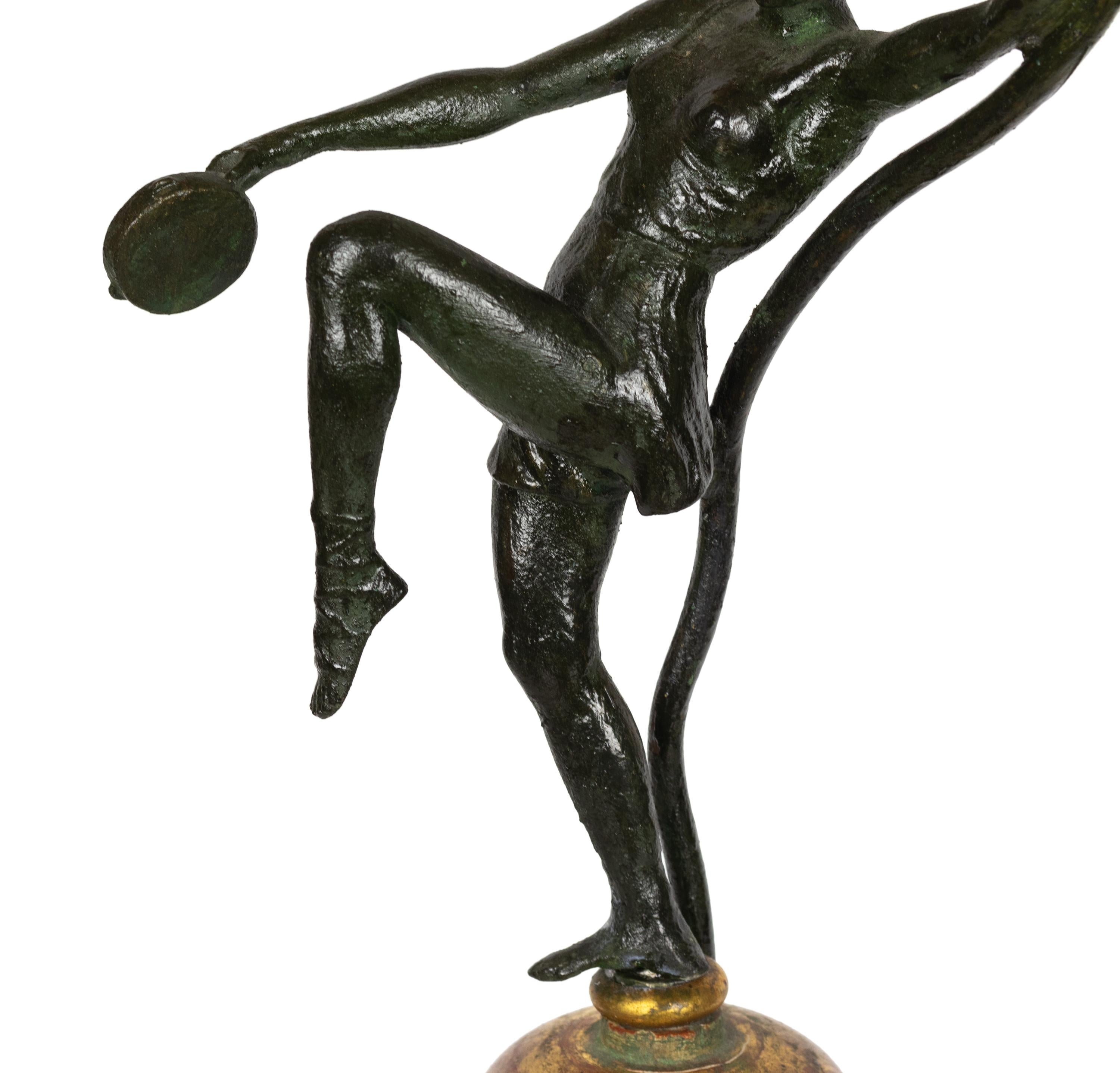 Art Deco Tänzerin Statue Tischlampe, 20. Jahrhundert, Frankreich (Metall) im Angebot