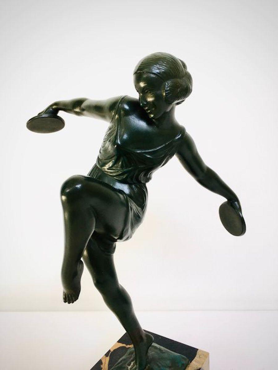 Art Deco Tänzerin mit Zimbeln Signiert Fayral Skulptur auf Mable Basis 5