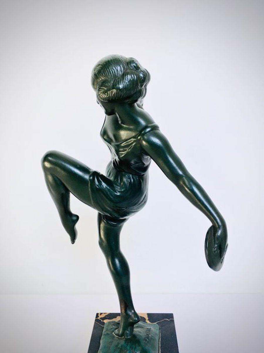 Art Deco Tänzerin mit Zimbeln Signiert Fayral Skulptur auf Mable Basis 7