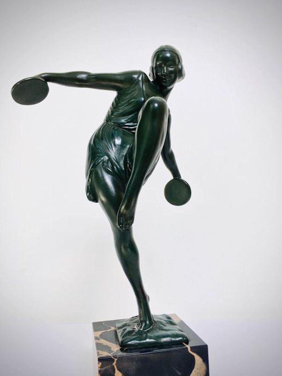 Art Deco Tänzerin mit Zimbeln Signiert Fayral Skulptur auf Mable Basis 8