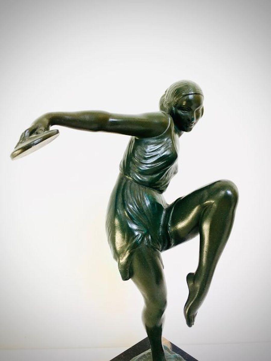 Art Deco Tänzerin mit Zimbeln Signiert Fayral Skulptur auf Mable Basis 11