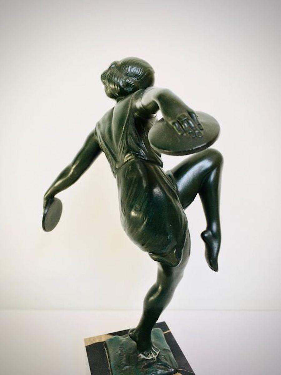 Art Deco Tänzerin mit Zimbeln Signiert Fayral Skulptur auf Mable Basis 2