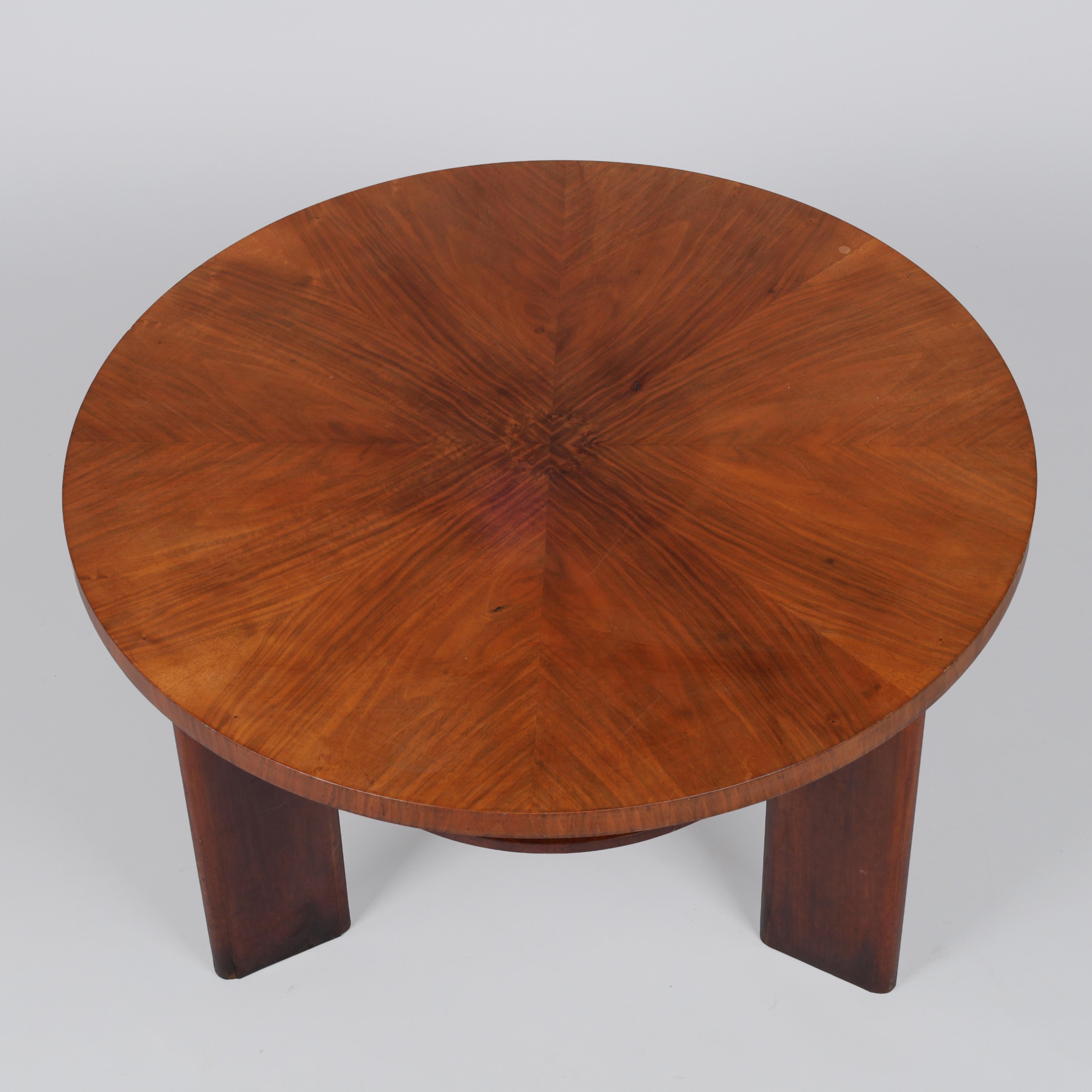 Art Deco, Danish Cabinetmaker Circular Side Table, c. 1930/40s For Sale 8